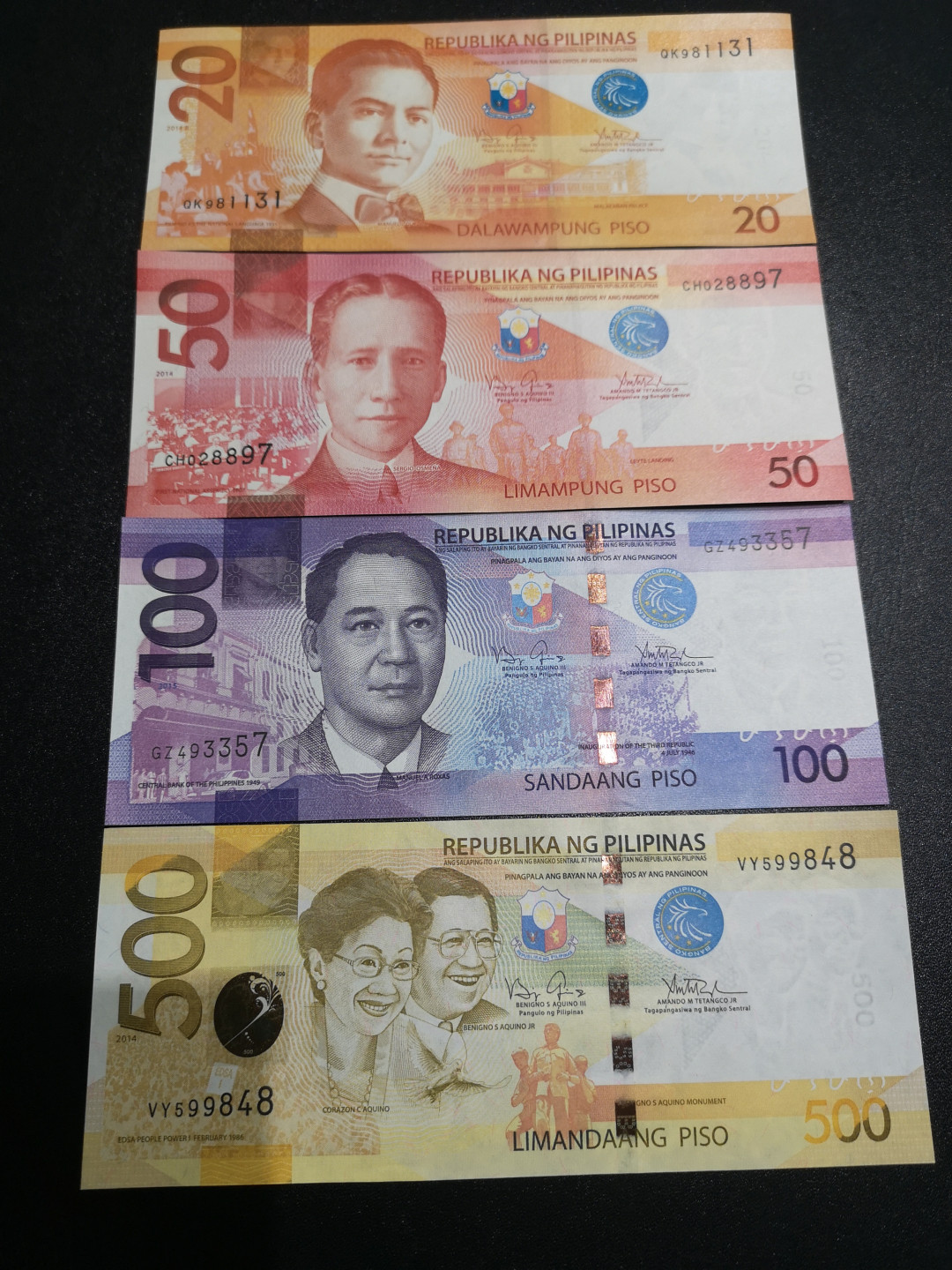 《外钞收藏家》第一百四十一期拍卖（本期81件） 菲律宾500、100、50、20面额4张 全新UNC