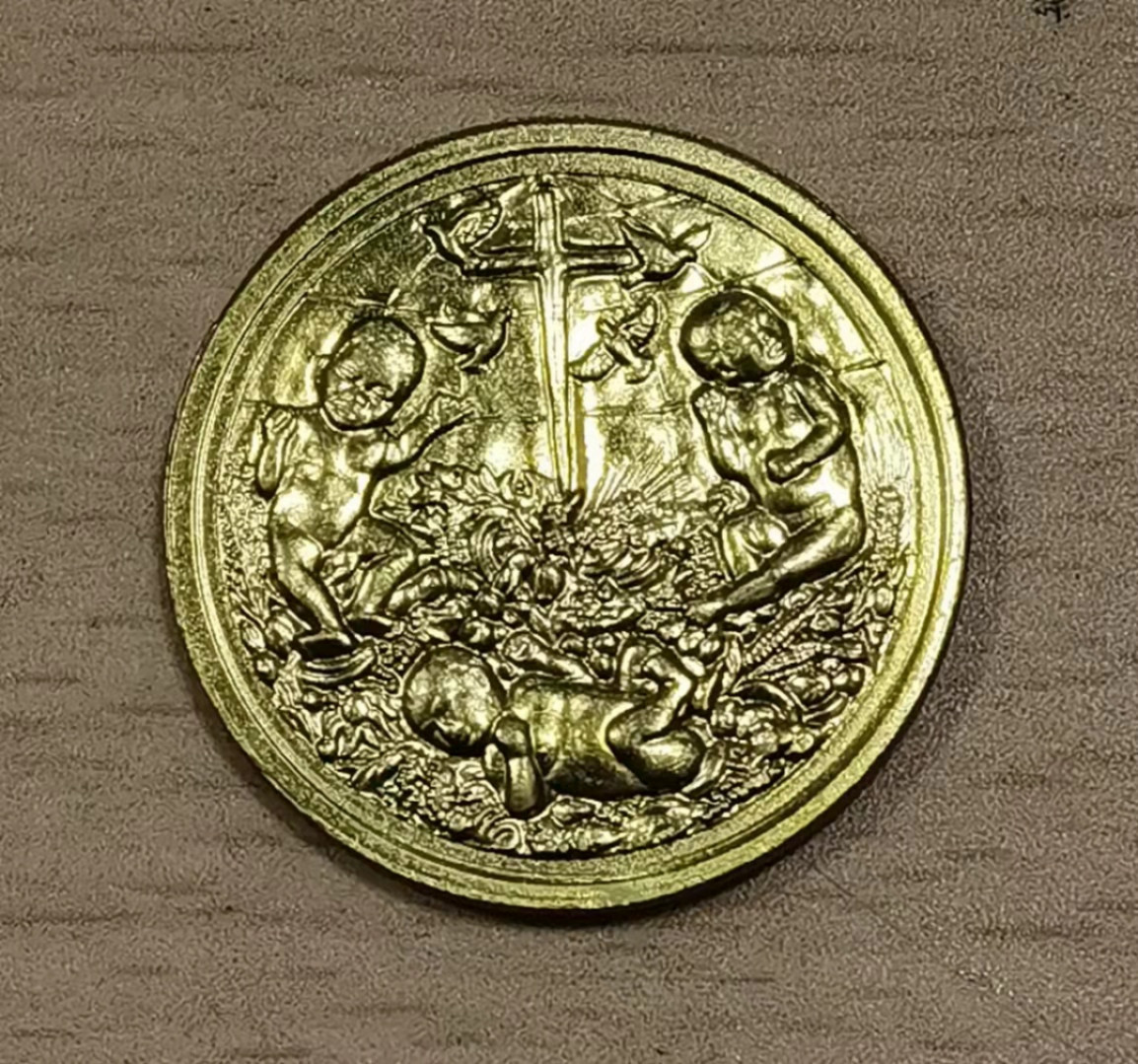 北京马甸外币专卖微拍第六十三期，非贵金属外国流通币，纪念币专场，陆续上新欢迎关注 梵蒂冈小天使纪念铜章，重8.2克