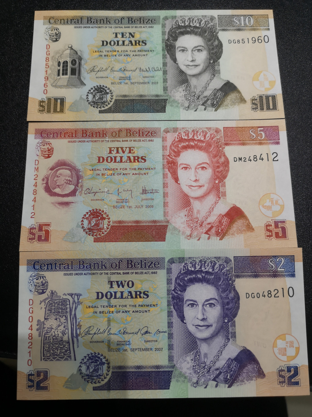 《外钞收藏家》第一百四十一期拍卖（本期81件） 伯利兹10、5、2 三张 一起 全新UNC