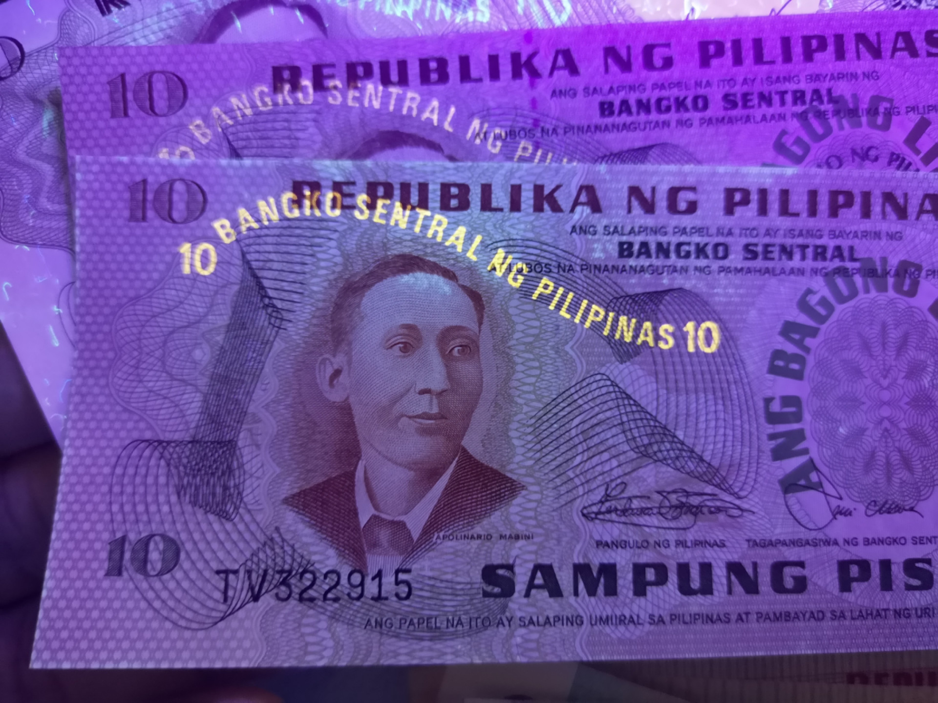 《外钞收藏家》第一百四十一期拍卖（本期81件） 菲律宾10面额5张 全新UNC 包含1000位号 7777狮子号 个别纸张有轻微潮