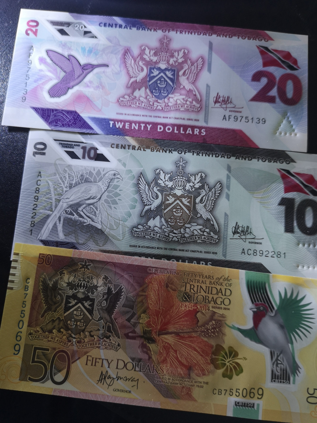 《外钞收藏家》第一百四十一期拍卖（本期81件） 特尼达尼亚和多巴哥50、20、10 三张 全新UNC