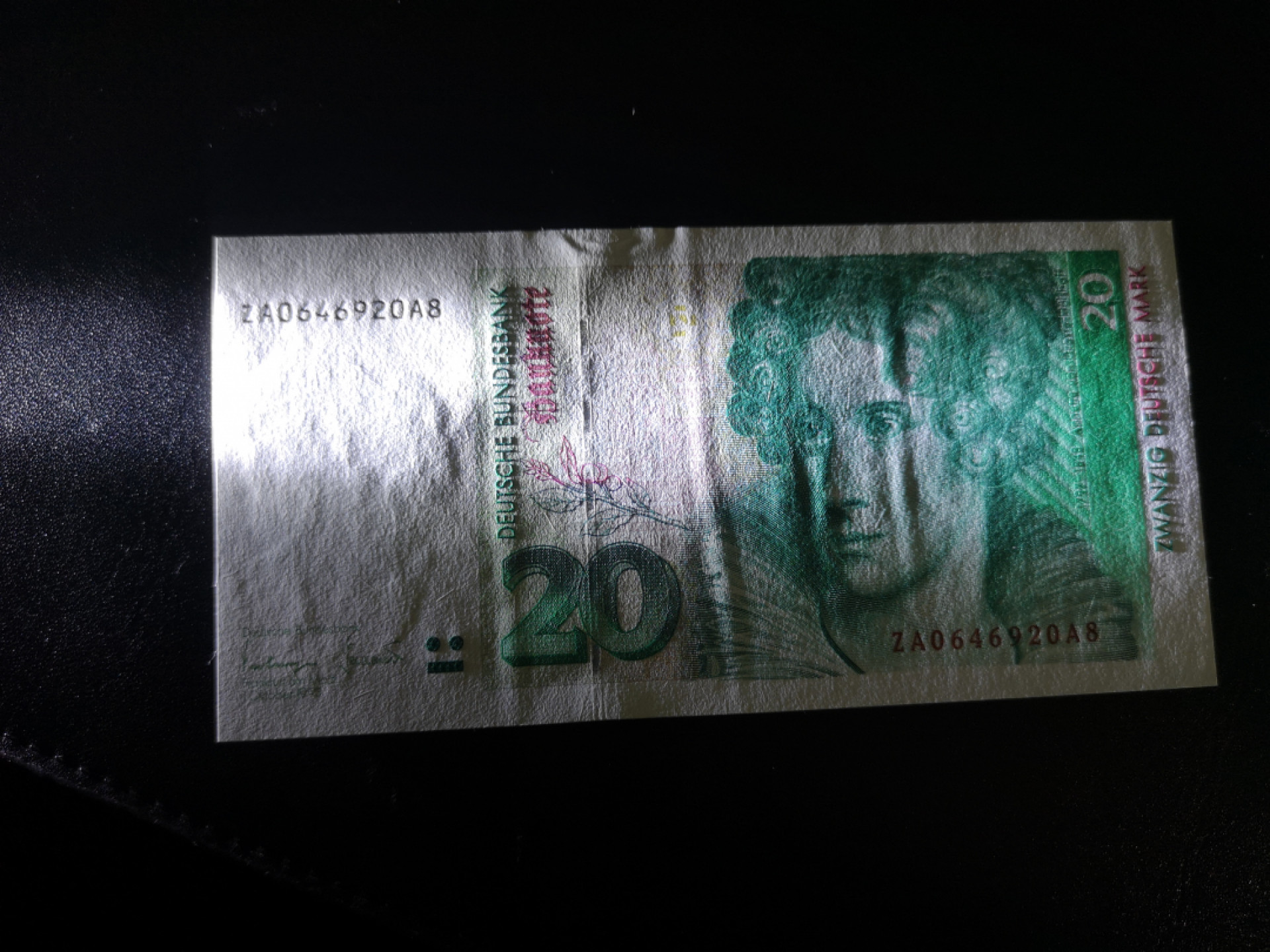 《外钞收藏家》第一百四十一期拍卖（本期81件） 1993年德国20马克 补号 近全新 疑似折个人认为是纸币一捆压出的印子 不测光看不出来