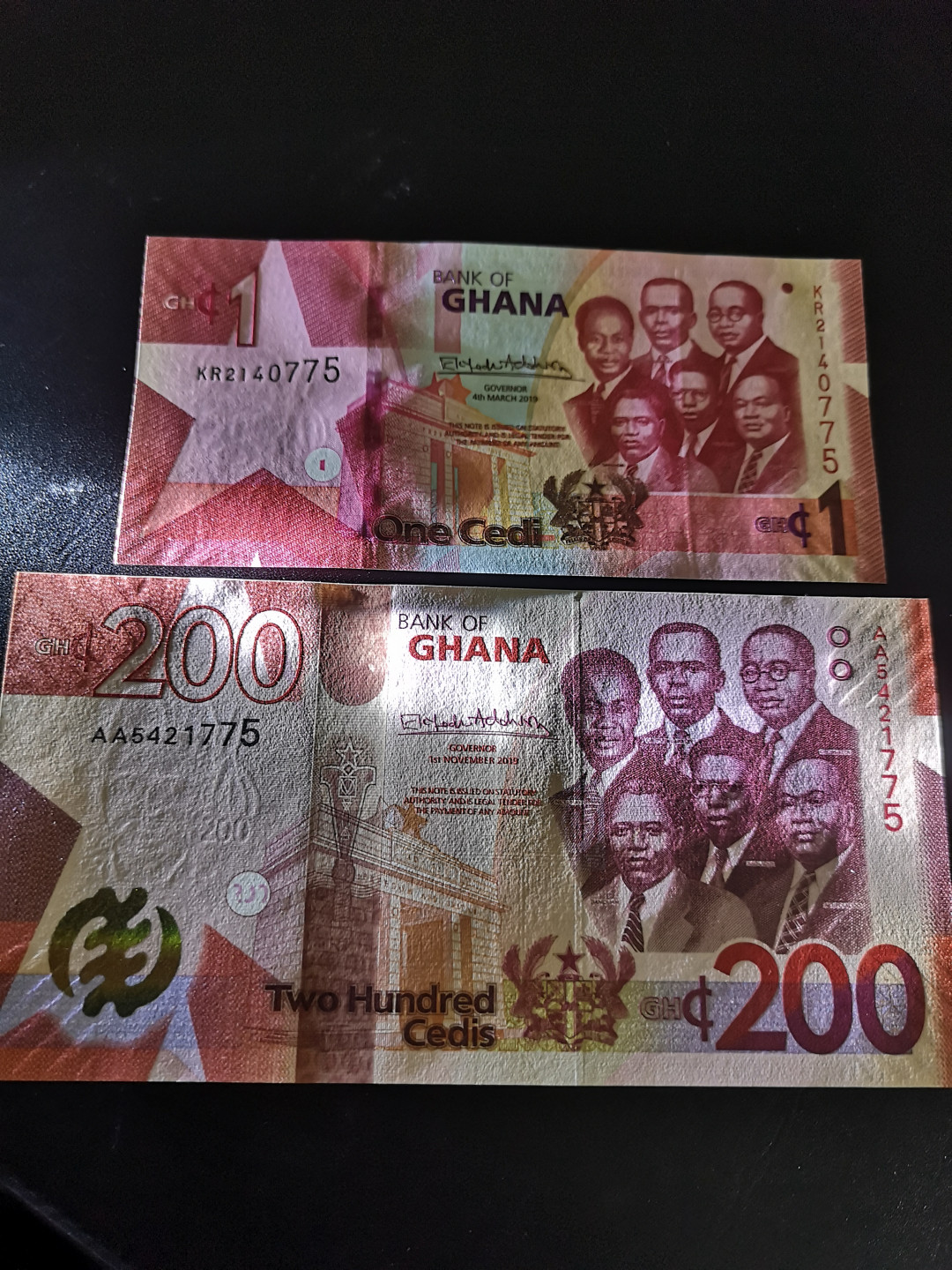 《外钞收藏家》第一百四十一期拍卖（本期81件） 加纳AA冠200以及1面额 两张一起 全新UNC