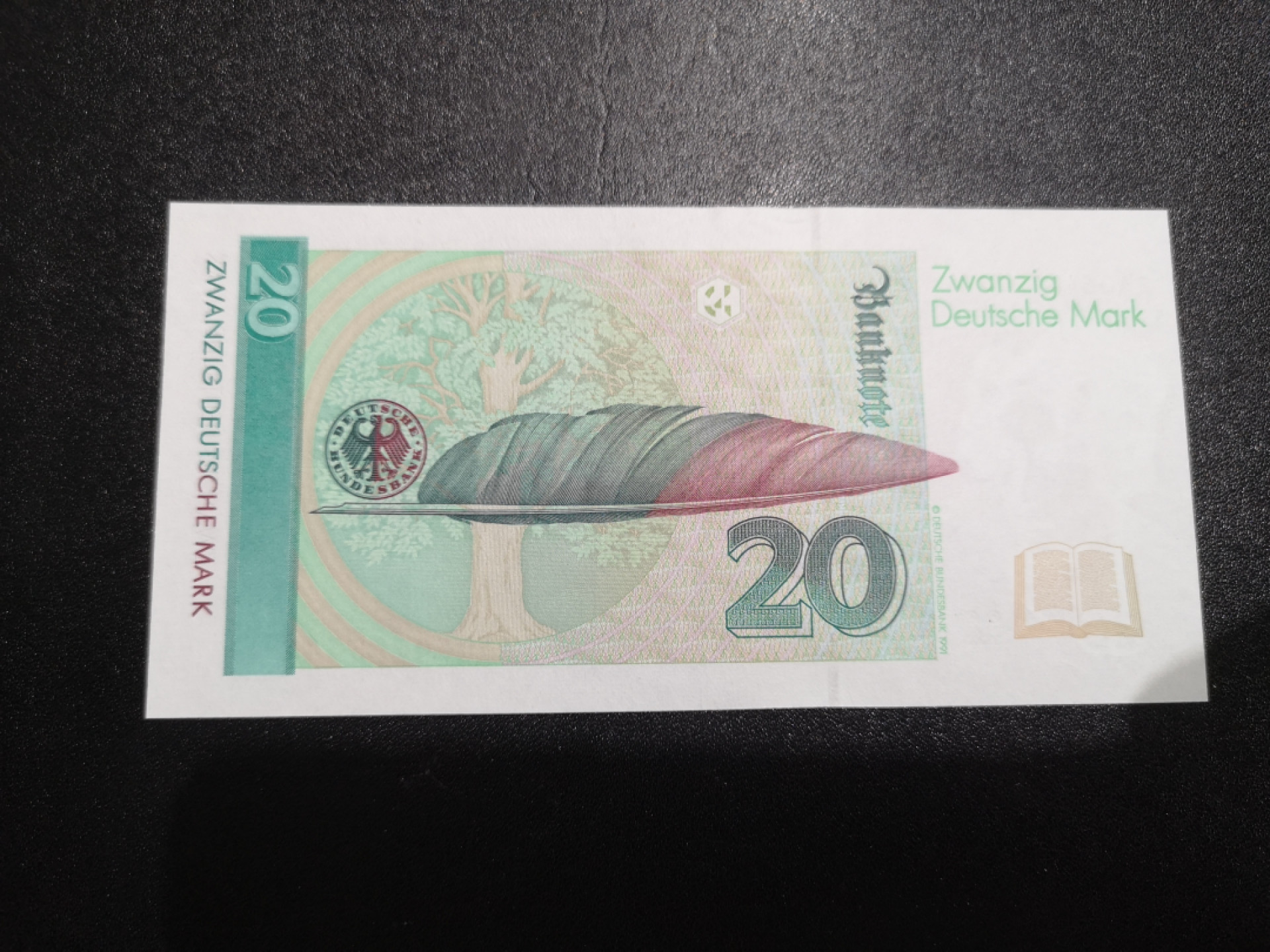 《外钞收藏家》第一百四十一期拍卖（本期81件） 1993年德国20马克 补号 近全新 疑似折个人认为是纸币一捆压出的印子 不测光看不出来