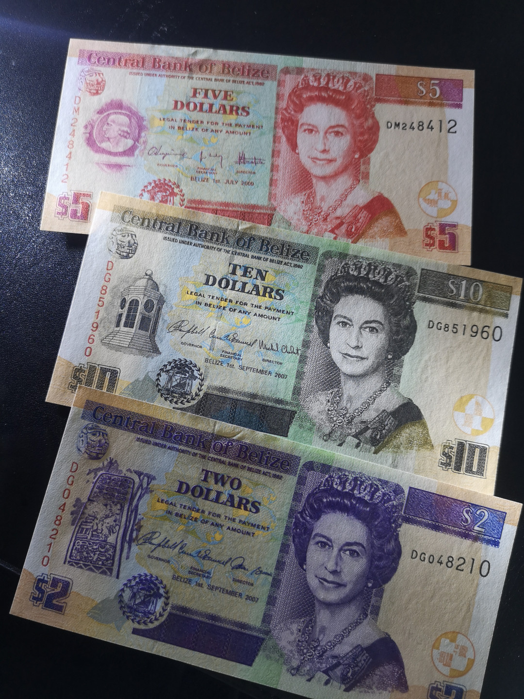 《外钞收藏家》第一百四十一期拍卖（本期81件） 伯利兹10、5、2 三张 一起 全新UNC