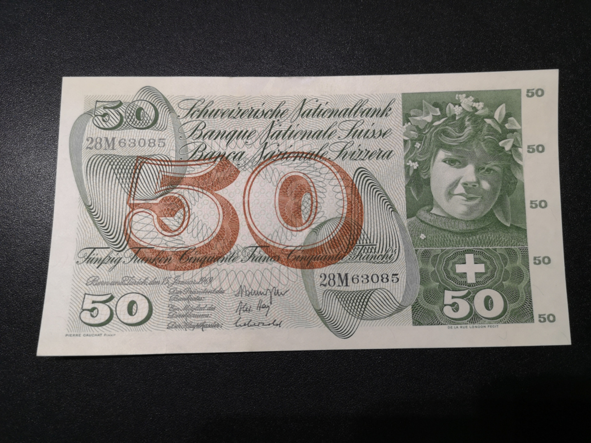《外钞收藏家》第一百四十二期拍卖（周三拍场） 瑞士50法郎 全新 无折 荧光边上有一个潮癍