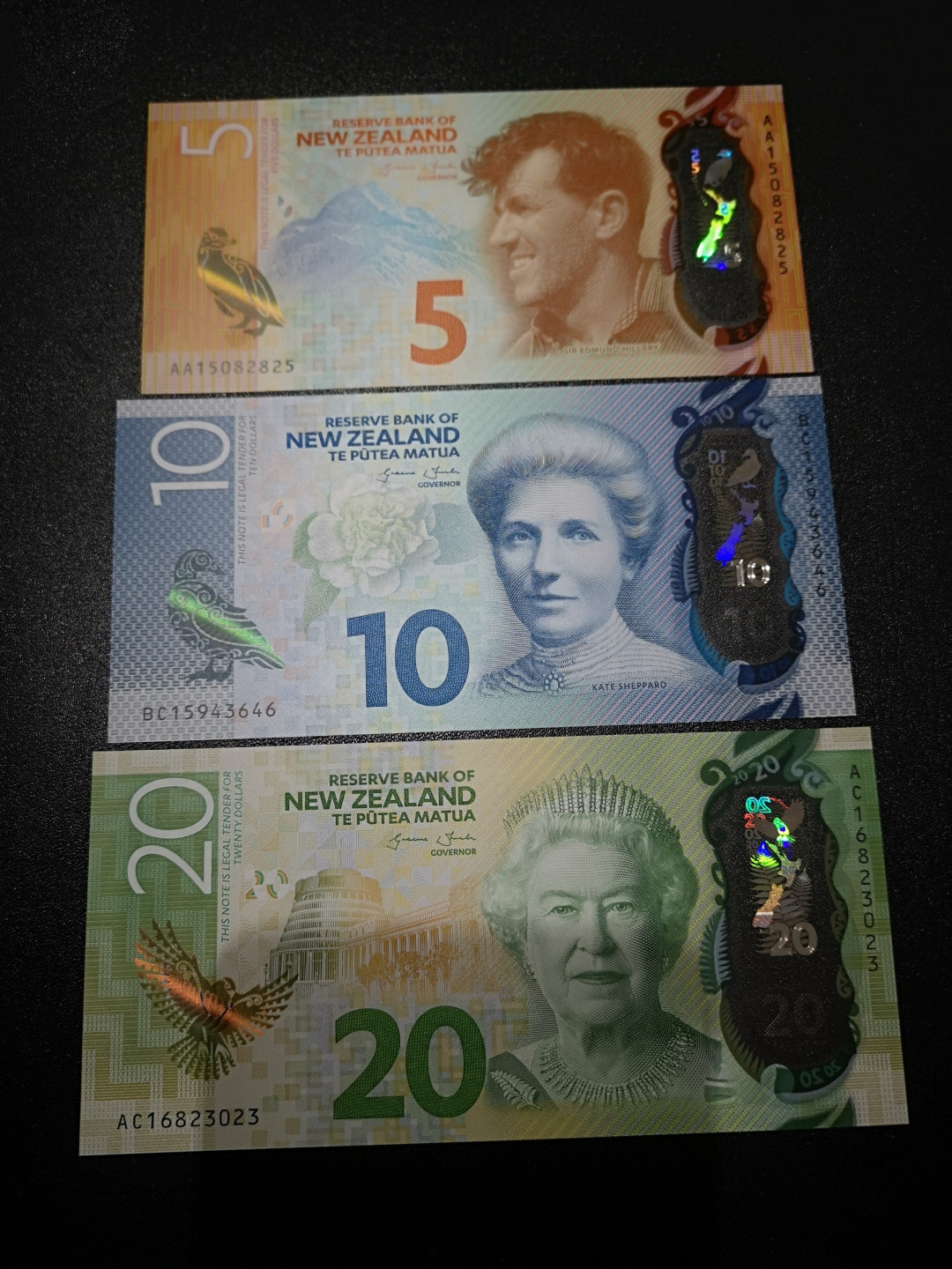 《外钞收藏家》第一百四十二期拍卖（周三拍场） 新西兰5、10、20刀 三张一起 5是AA冠 全新UNC