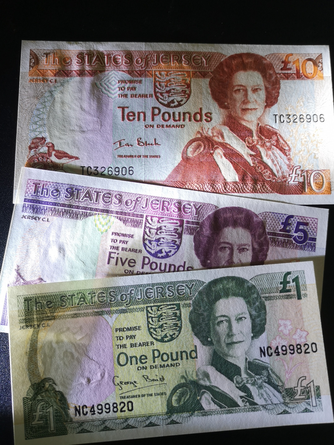 《外钞收藏家》第一百四十二期拍卖（周三拍场） 泽西1、5、10镑三张一起 全新UNC