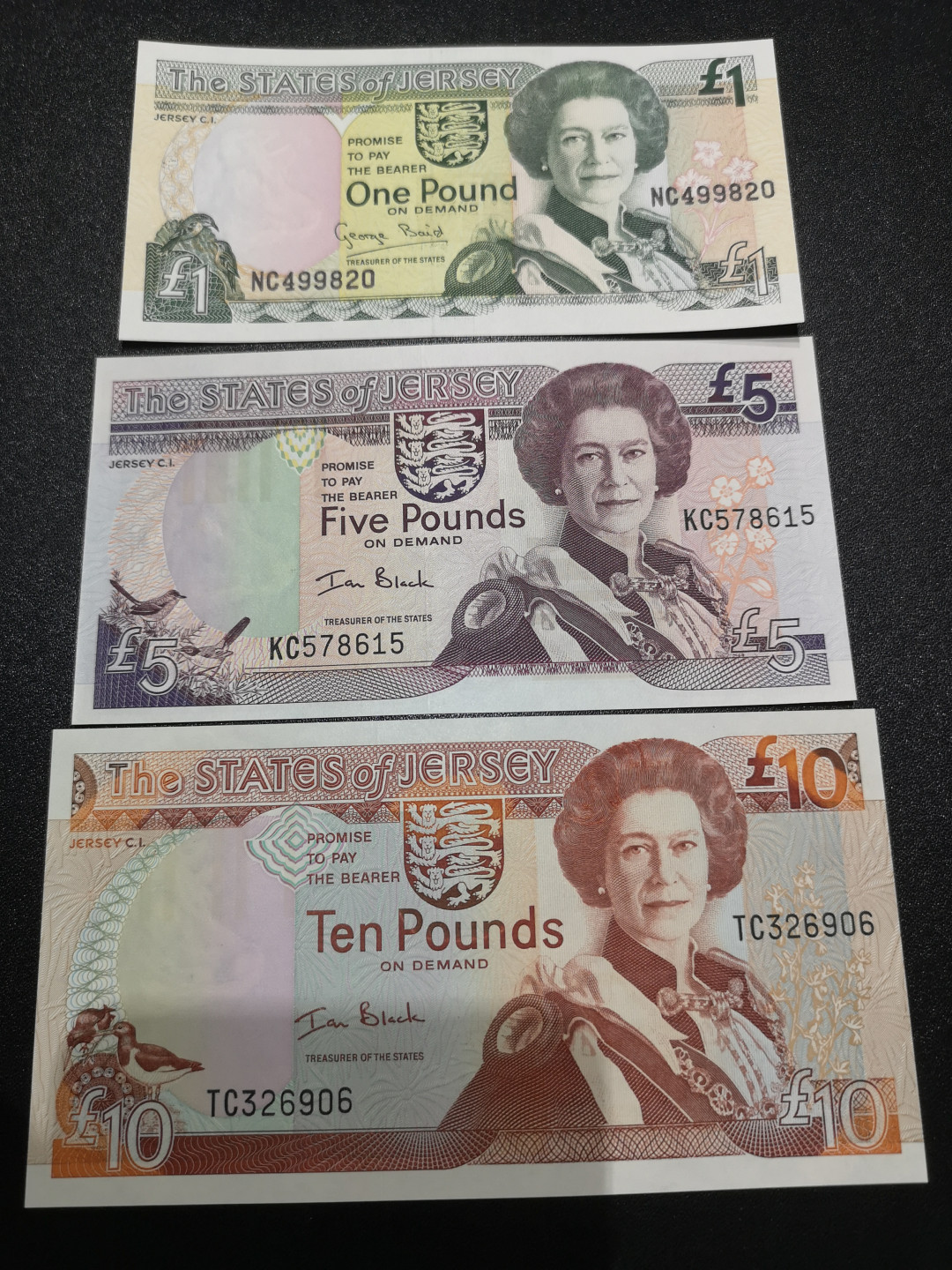 《外钞收藏家》第一百四十二期拍卖（周三拍场） 泽西1、5、10镑三张一起 全新UNC