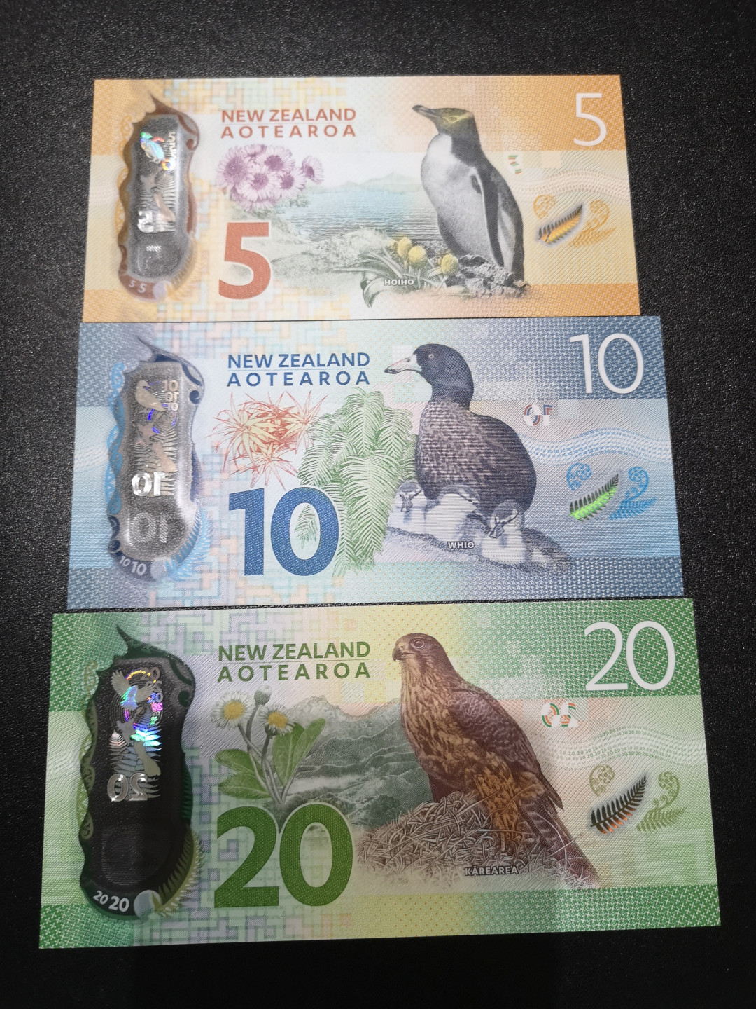 《外钞收藏家》第一百四十二期拍卖（周三拍场） 新西兰5、10、20刀 三张一起 5是AA冠 全新UNC