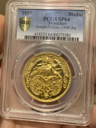 《竞宝斋》--第12场（立冬之夜）精品特拍！ - PCGS-SP64 稀有亚军分 德国 1887年 第九届法兰克福射击节金章，瑞士射击节常见，德国难得，整体高浮雕强烈，人物栩栩如生，辉映着金色的光芒，P盒标注Au，对黄金材质的肯定。
