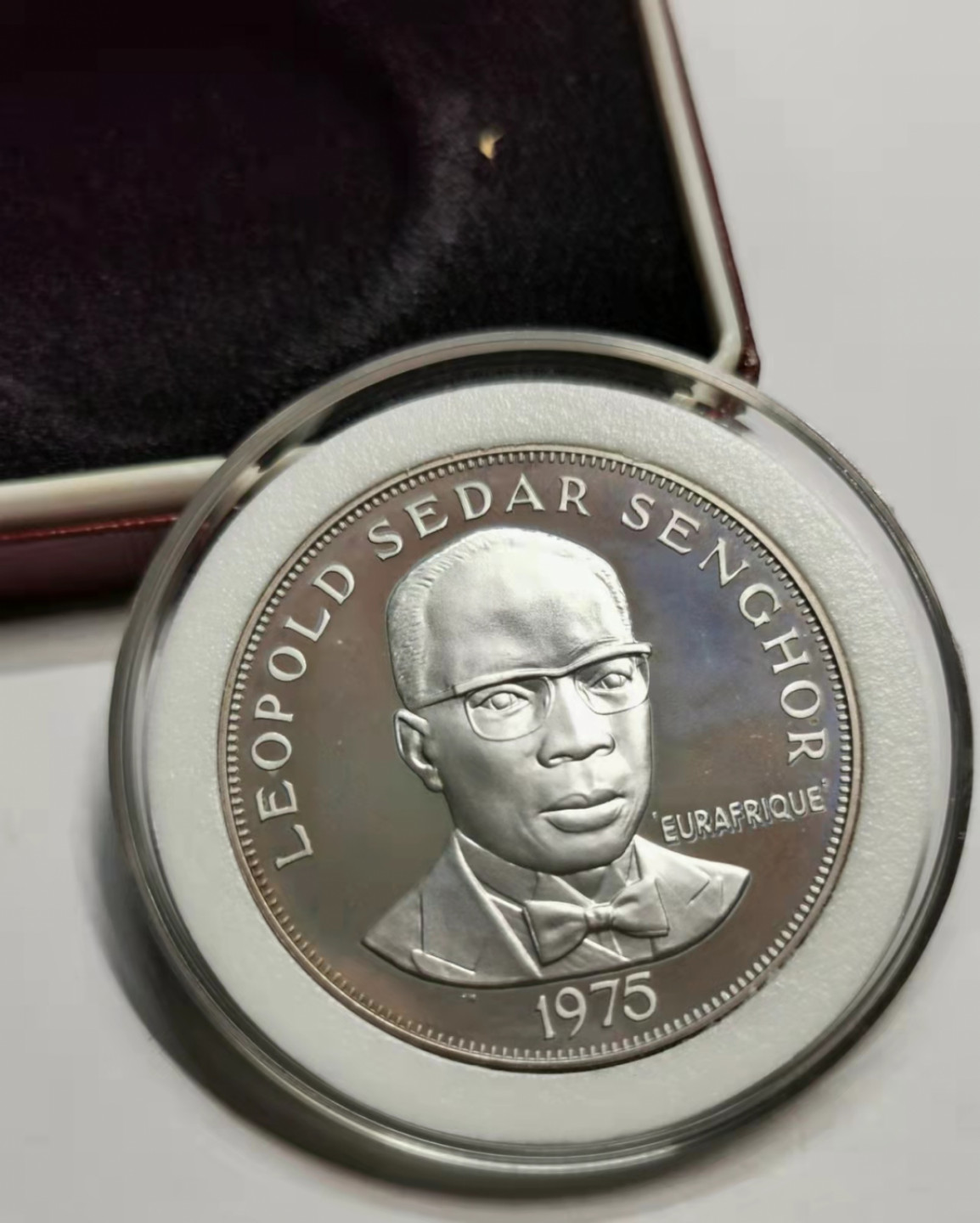 凡希社世界钱币微拍第一百七十六期 1975塞内加尔50法郎精铸大银 鸬鹚与地图 原盒证书全品！