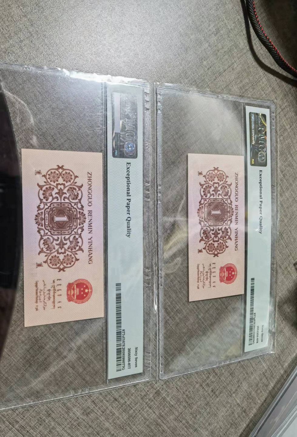 俗钱雅币精品拍卖 三版荧光冰玉和红三凸两枚尾三同PMG67高分无4尾8热门品种