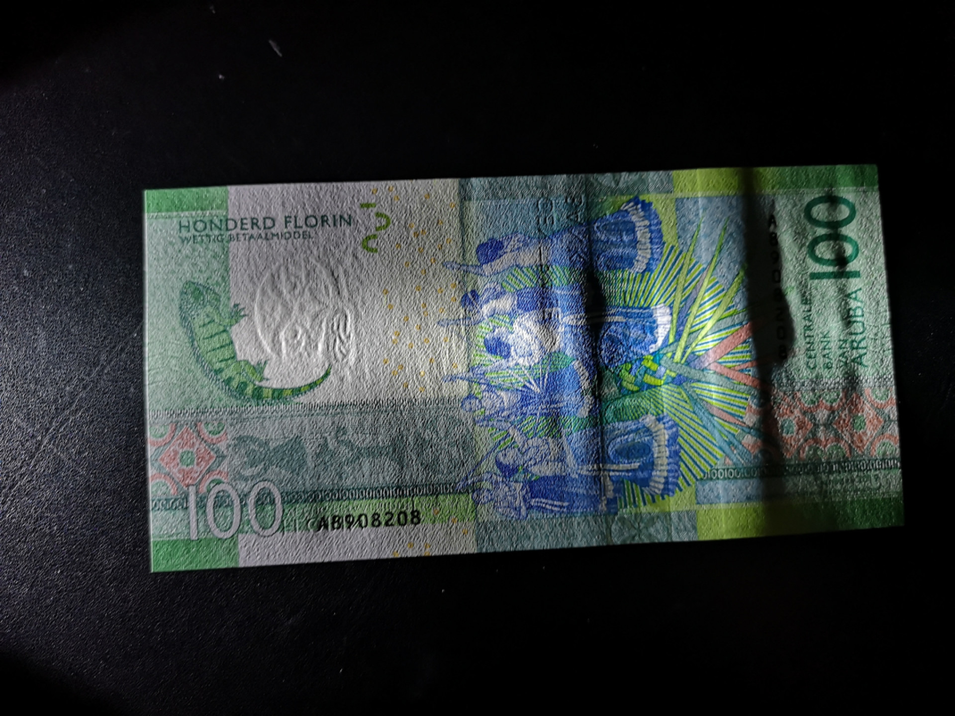 《外钞收藏家》第一百四十四期拍卖（本期85件） 2019年阿鲁巴10 A冠无47 全新UNC头8尾8非常好的号