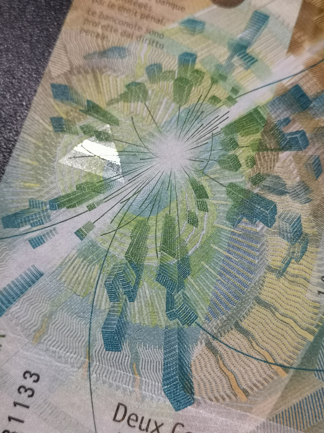 《外钞收藏家》第一百四十四期拍卖（本期85件） 2016年瑞士手版200法郎 有疑似软折 个人认为是一捆压的