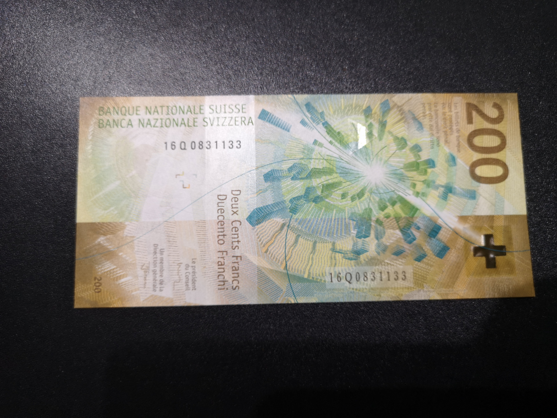 《外钞收藏家》第一百四十四期拍卖（本期85件） 2016年瑞士手版200法郎 有疑似软折 个人认为是一捆压的