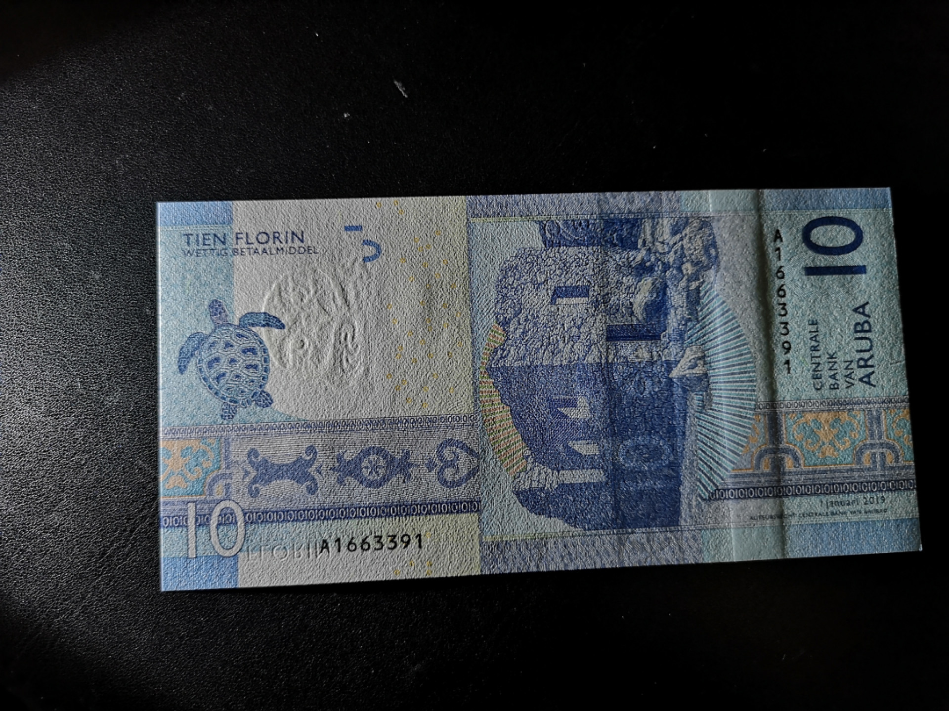 《外钞收藏家》第一百四十四期拍卖（本期85件） 2019年阿鲁巴10 A冠无47 全新UNC