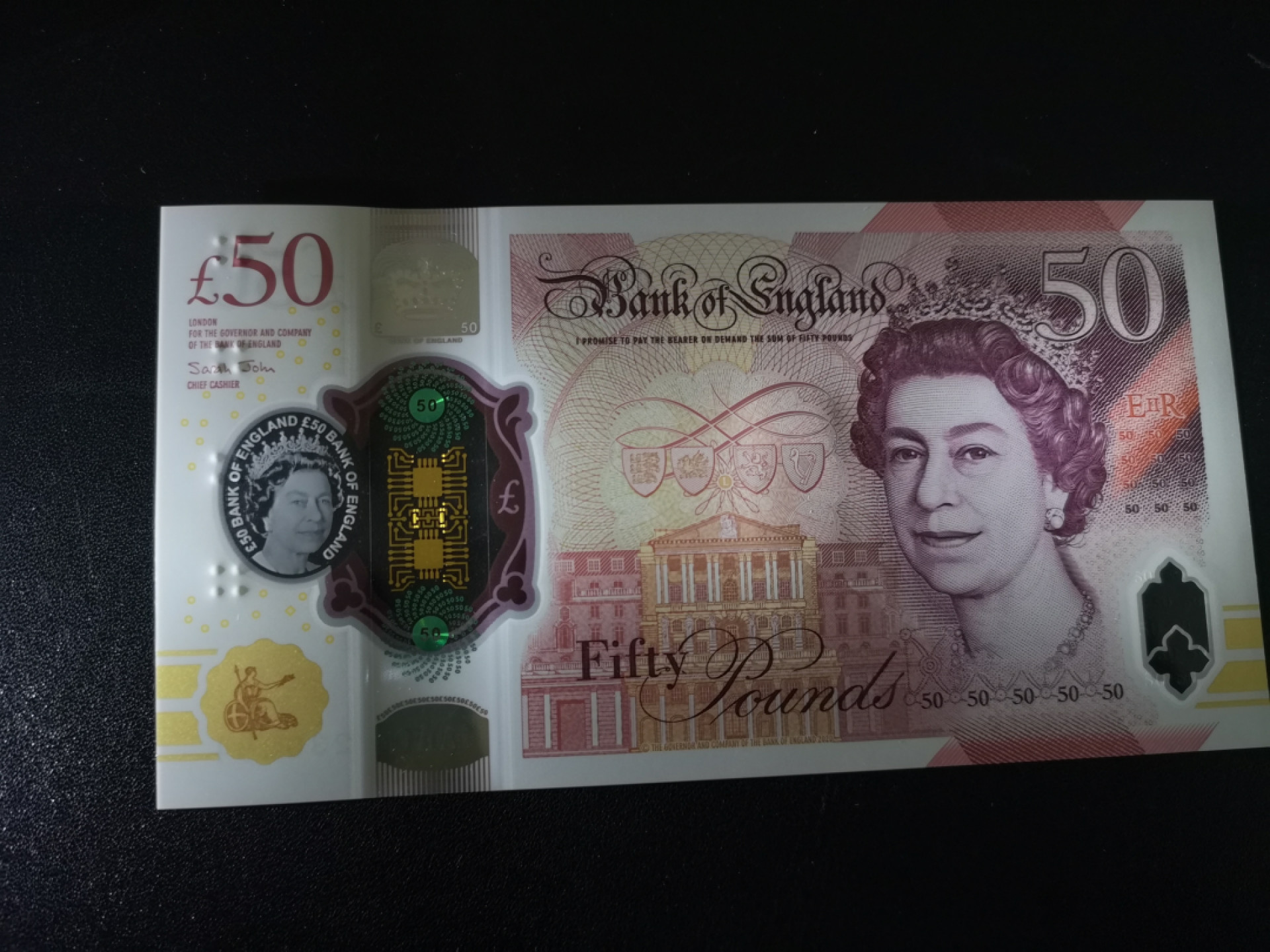 《外钞收藏家》第一百四十四期拍卖（本期85件） 英国最新版塑料钞50镑 AA01首发冠 全新UNC 跟上张连号