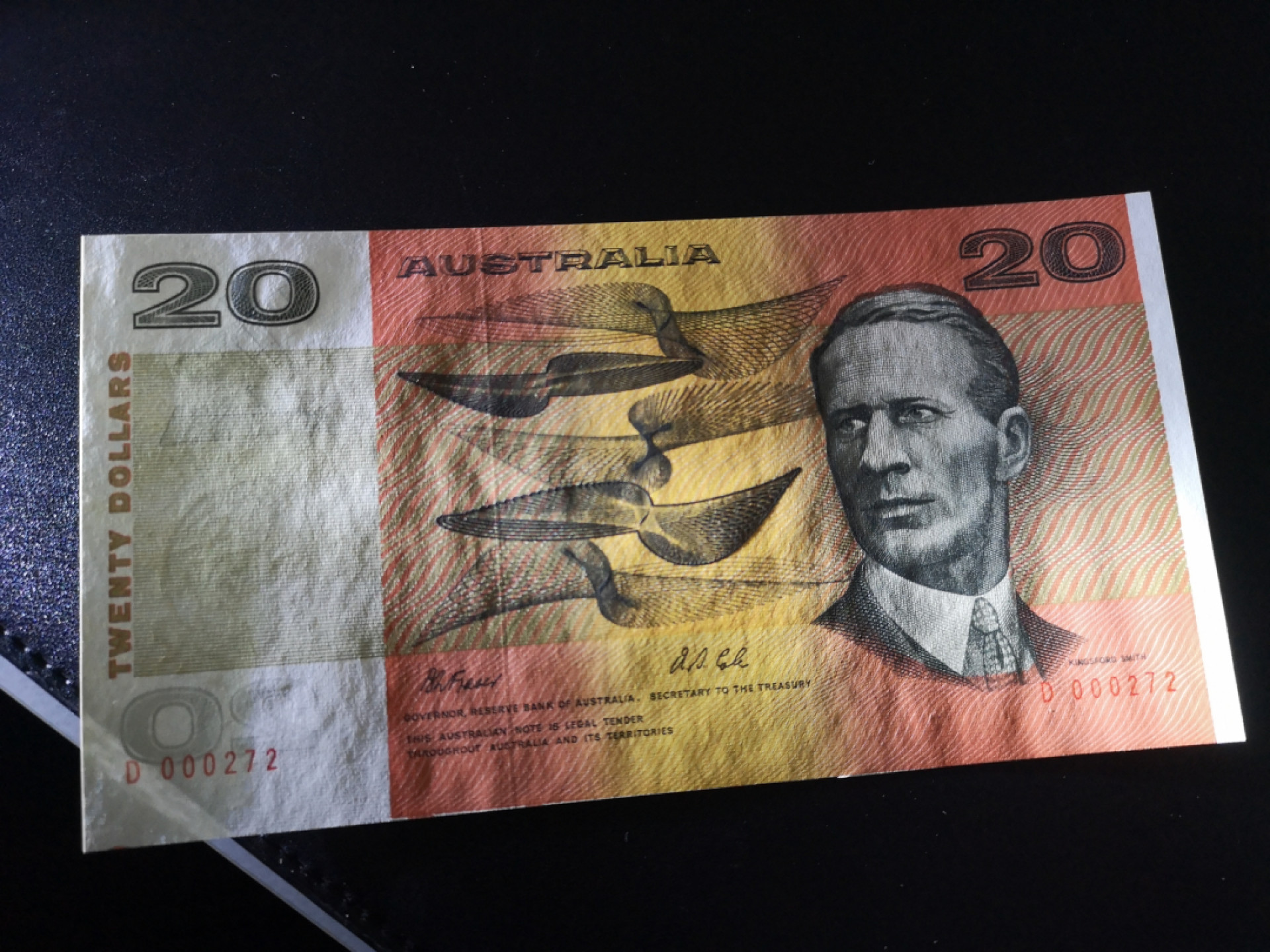 《外钞收藏家》第一百四十四期拍卖（本期85件） 澳大利亚20刀 全新 角上轻微受潮 272百位号