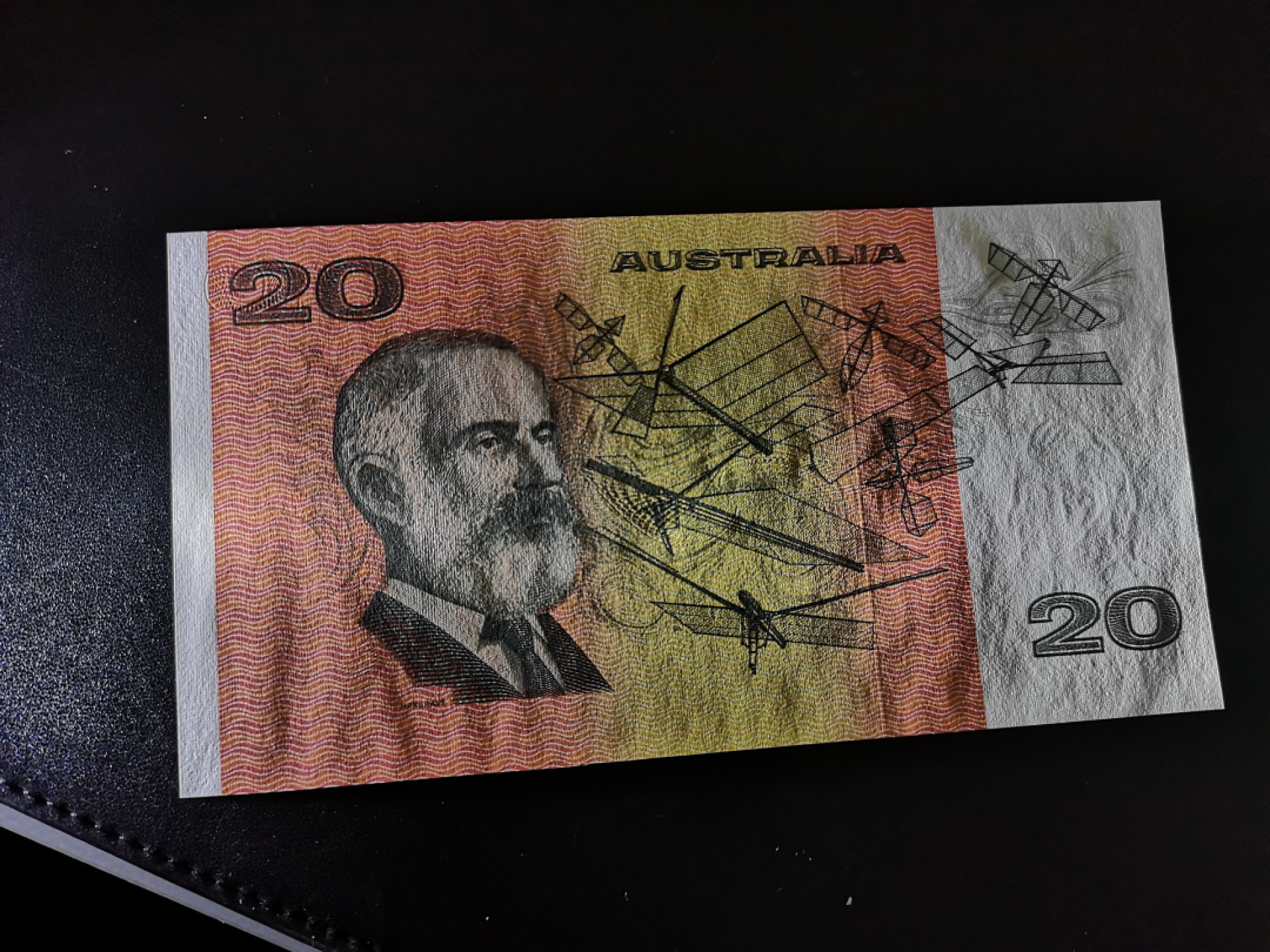 《外钞收藏家》第一百四十四期拍卖（本期85件） 澳大利亚20刀 全新 角上轻微受潮 272百位号