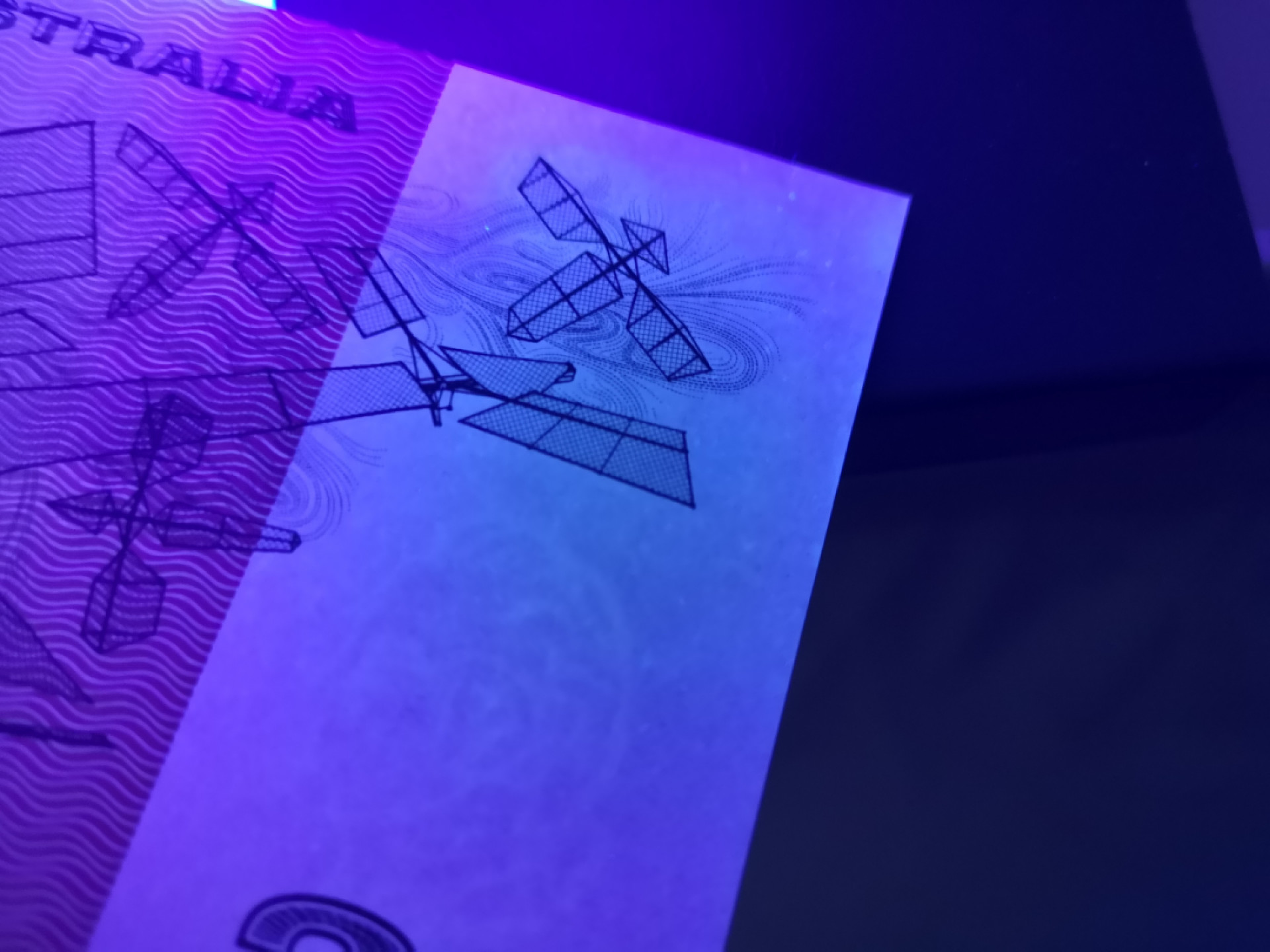 《外钞收藏家》第一百四十四期拍卖（本期85件） 澳大利亚20刀 全新 角上轻微受潮 272百位号