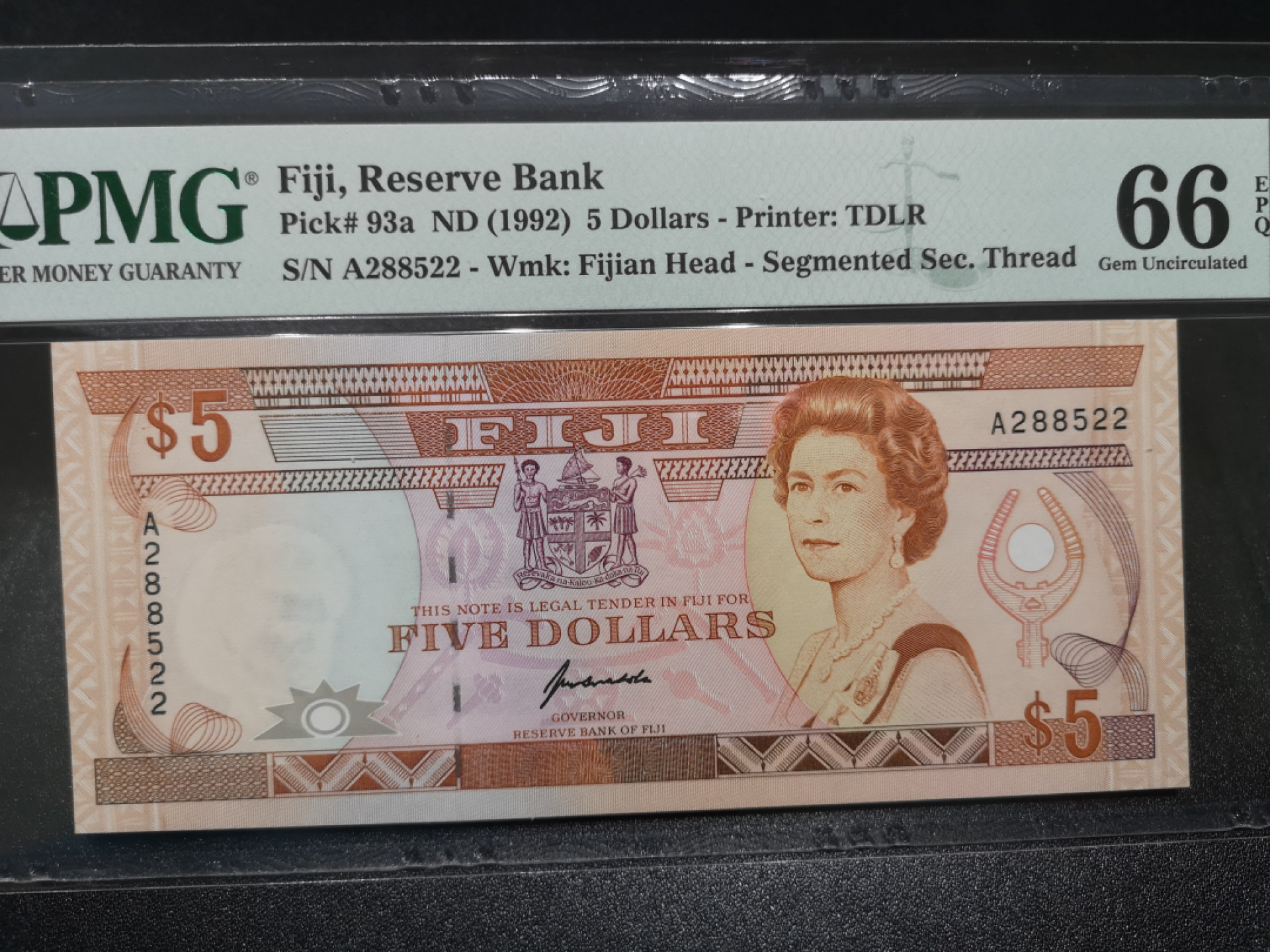 《外钞收藏家》第一百四十四期拍卖（本期85件） 1992年斐济5刀 A冠无47 PMG66