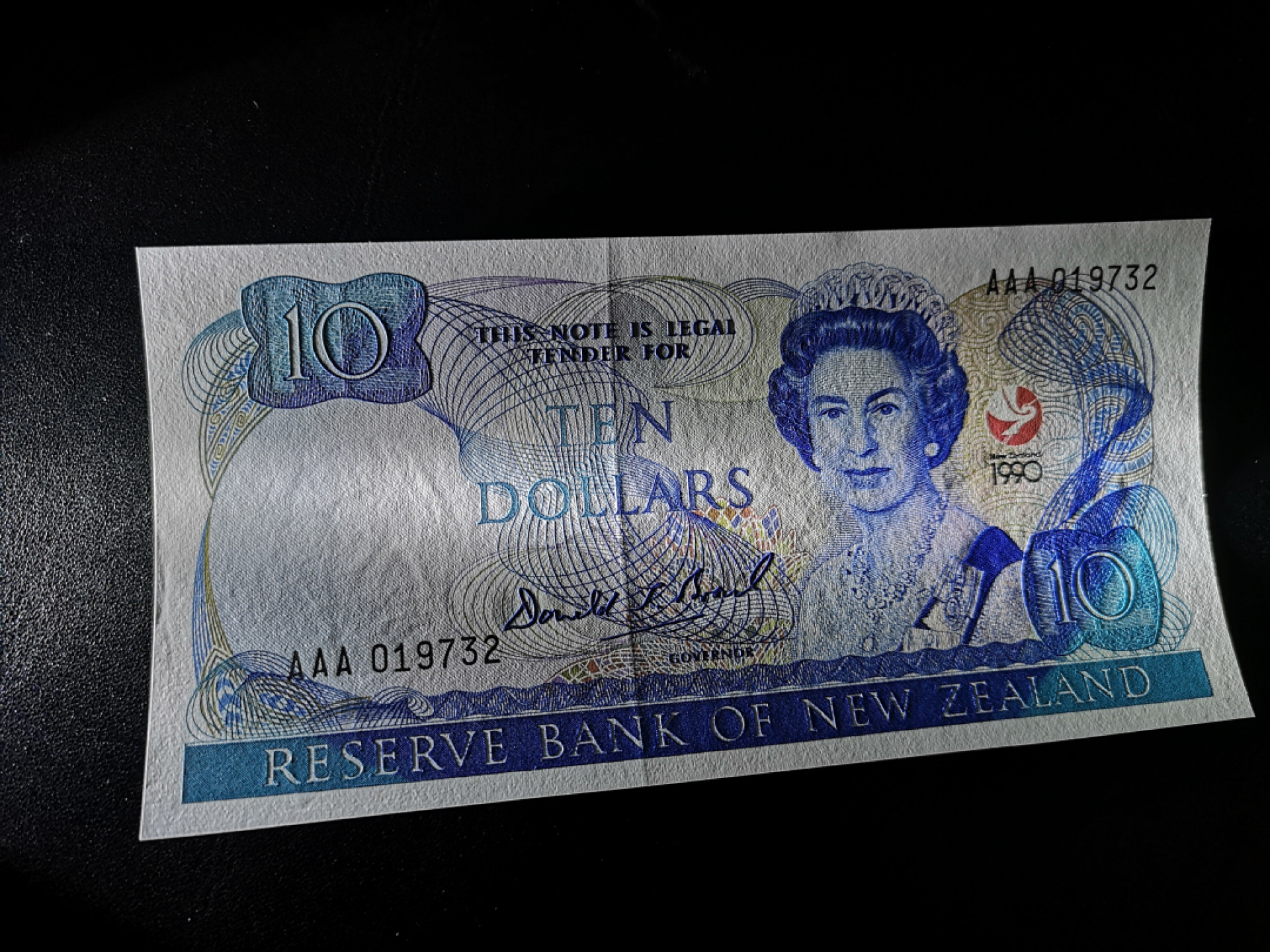 《外钞收藏家》第一百四十四期拍卖（本期85件） 1990年新西兰AAA冠 10刀 全新UNC 纸张挺阔
