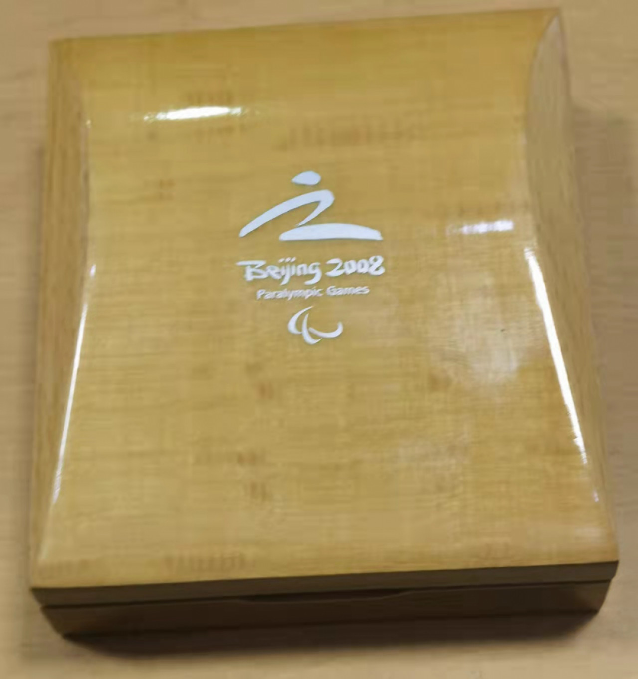 北京马甸外币专卖微拍第六十二期，金银币专场，陆续上新欢迎关注 2008年北京残奥会1盎司彩色纪念银章，成色999，盒证齐全，