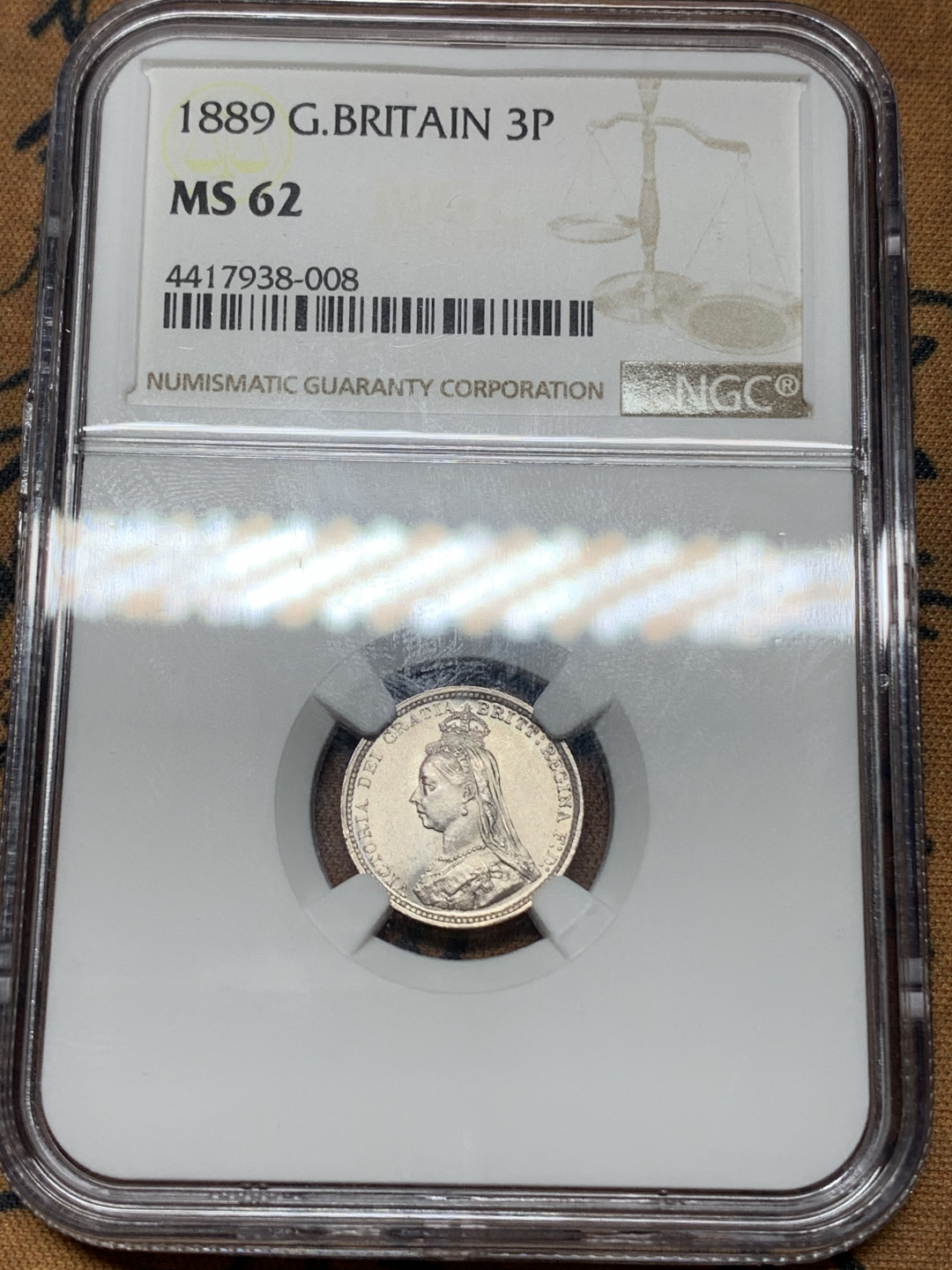 《竞宝斋》钱币微拍-第13场-本周日，周一2场连拍（全场顺丰包邮） NGC MS62 英国1889年3便士 NGC编号：4417938-008 车轮光