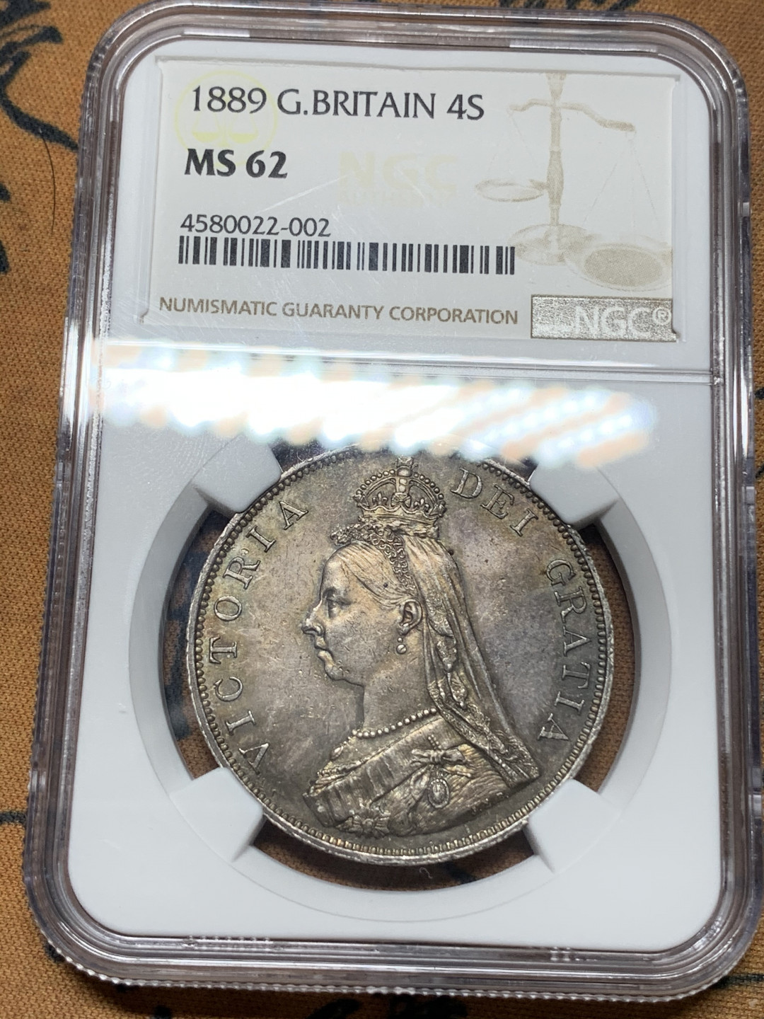 《竞宝斋》钱币微拍-第13场-本周日，周一2场连拍（全场顺丰包邮） NGC MS62 英国1889年4先令 NGC编号：4580022-002 双面带彩