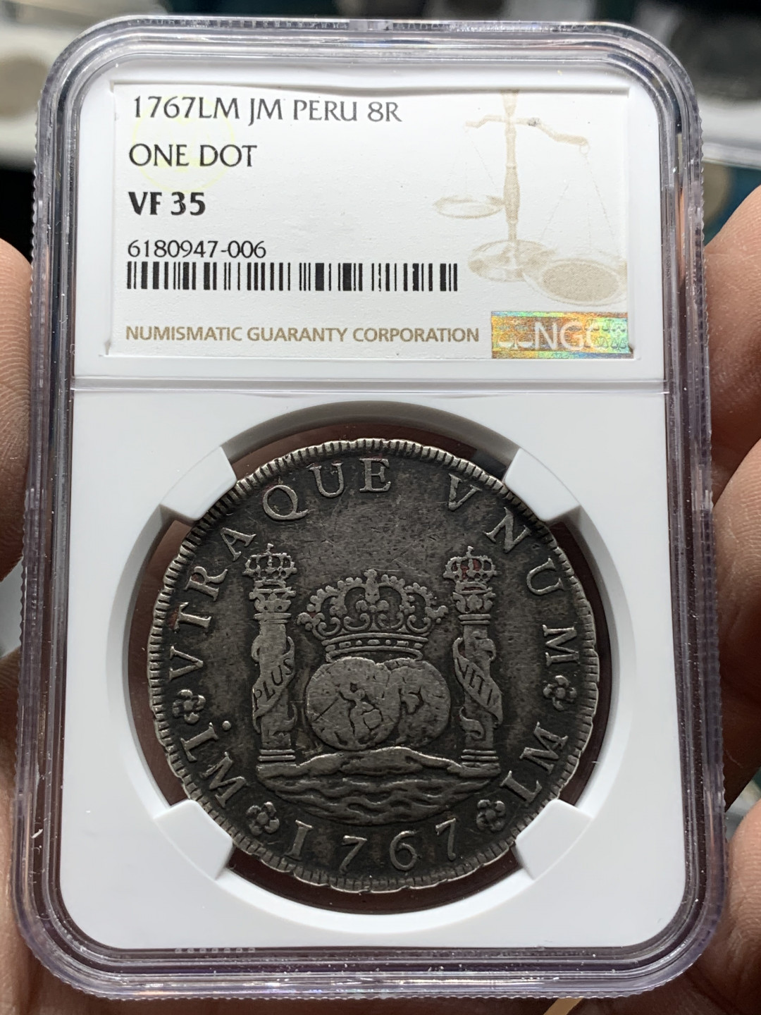 《竞宝斋》钱币微拍-第13场-本周日，周一2场连拍（全场顺丰包邮） NGC-VF35 秘鲁 1767年 卡三 8R 地球双柱银币 黑包浆 好味道