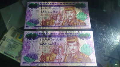 【囧羊收藏】精选微拍第39期暨2021年第三十期 双十一特辑 - 1992年文莱25元纪念钞 如图两张一起拍 XF~AU品 保真