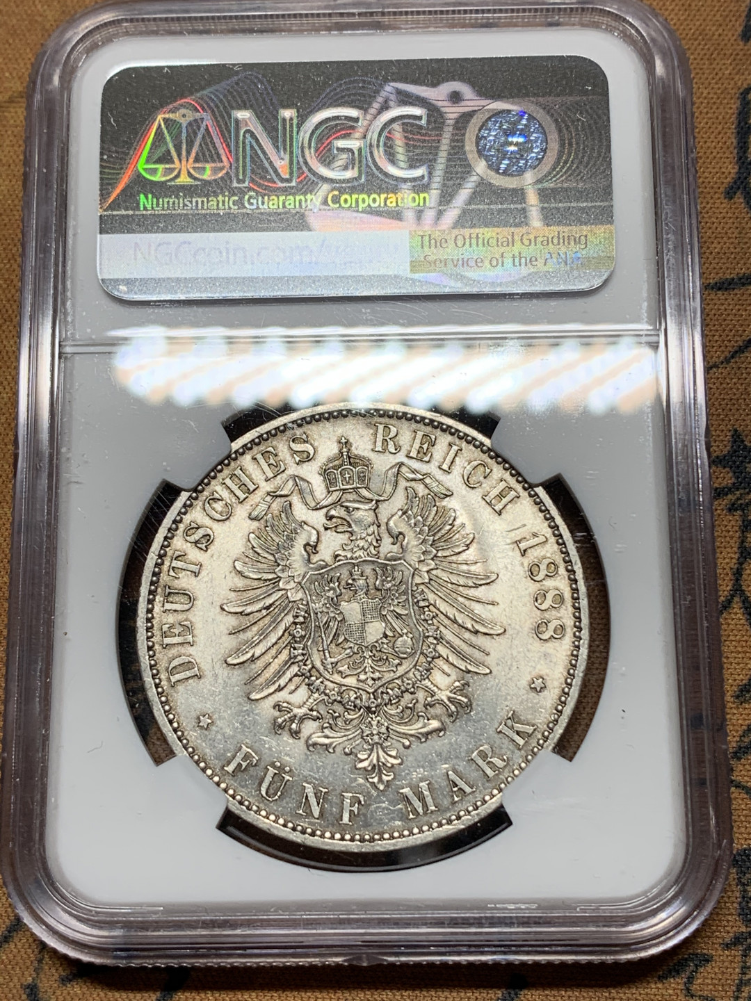 《竞宝斋》钱币微拍-第13场-本周日，周一2场连拍（全场顺丰包邮） NGC-MS63 德国普鲁士 1888年 三皇之年 5马克 银币 带彩转光 顶级品相