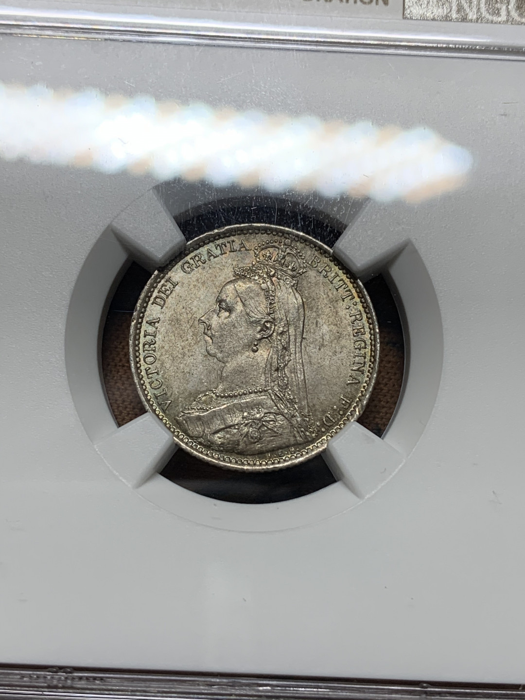 《竞宝斋》钱币微拍-第13场-本周日，周一2场连拍（全场顺丰包邮） NGC MS63 英国1889年6便士 NGC编号：4417938-012