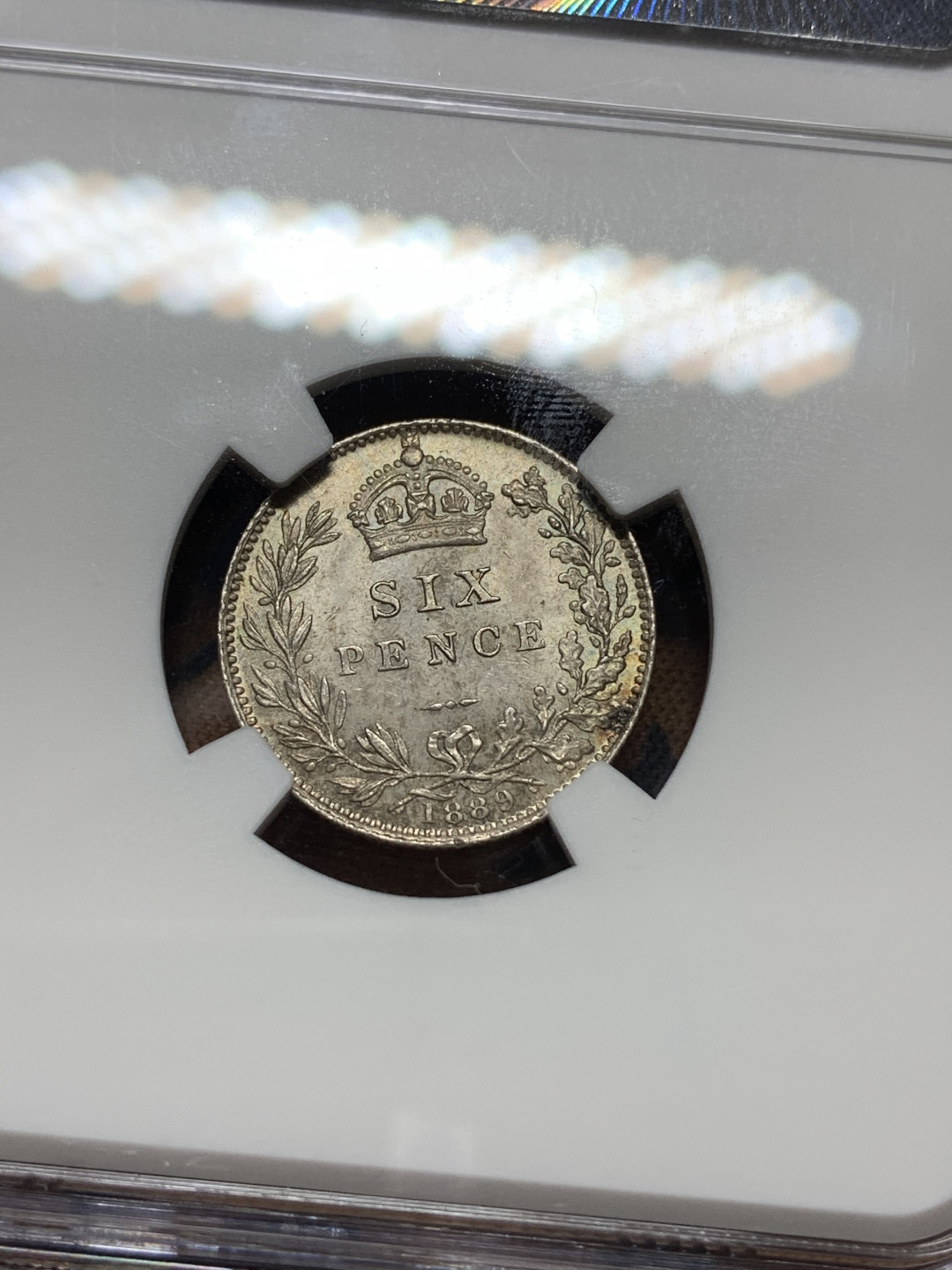 《竞宝斋》钱币微拍-第13场-本周日，周一2场连拍（全场顺丰包邮） NGC MS63 英国1889年6便士 NGC编号：4417938-012