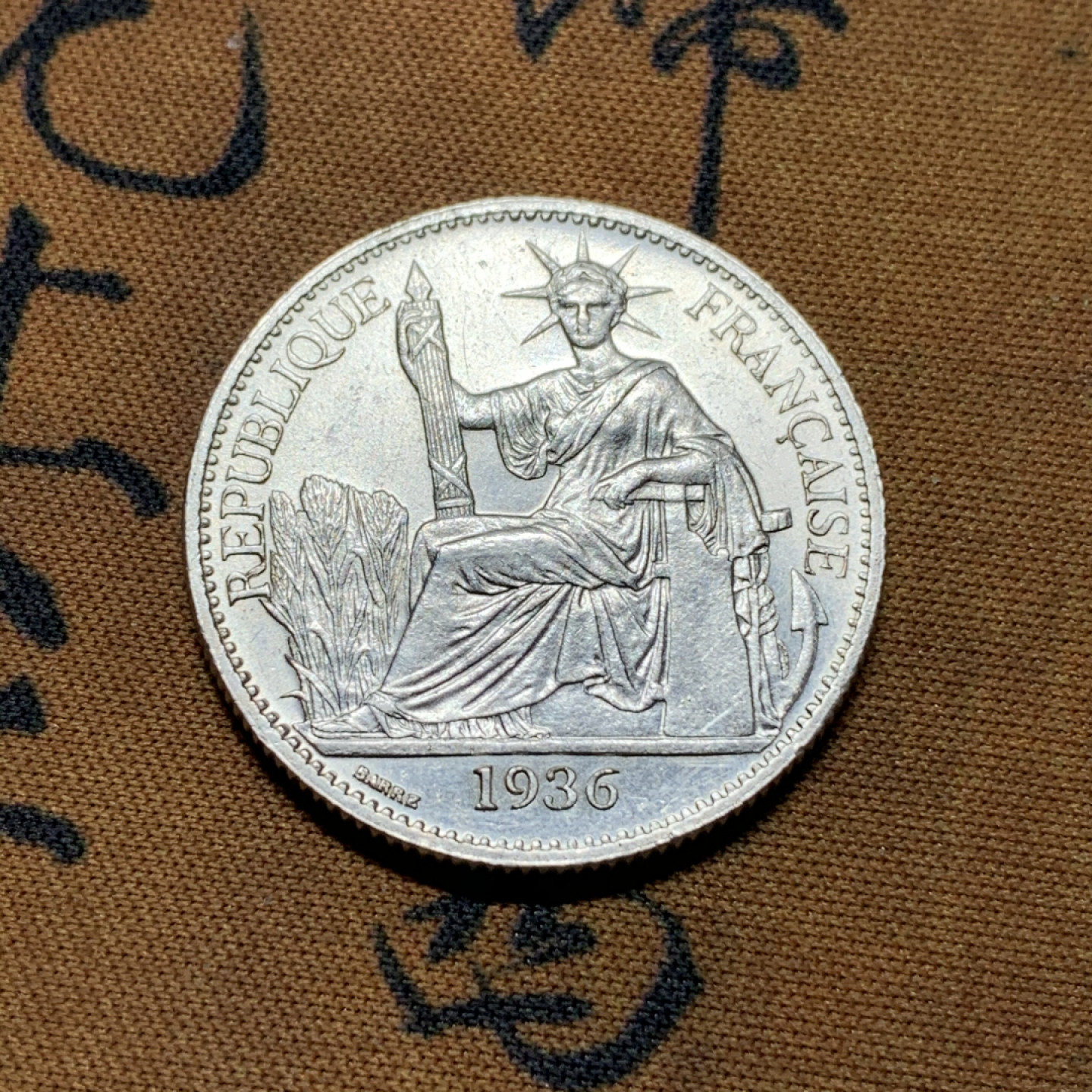 《竞宝斋》钱币微拍-第13场-本周日，周一2场连拍（全场顺丰包邮） 坐洋 1936年 50分 银币