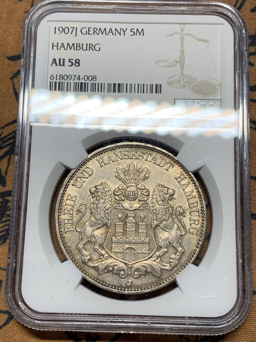 《竞宝斋》钱币微拍-第13场-本周日，周一2场连拍（全场顺丰包邮） 亚军分 NGC-AU58 德国汉堡 1907-J年 双狮 5马克 淡彩 此品种品好的很少见 只有一枚比这分高