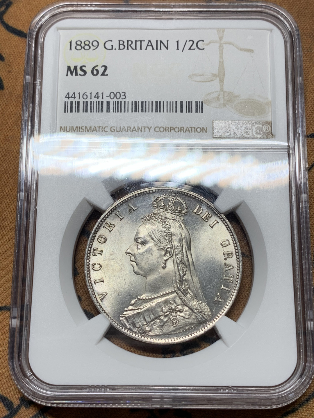 《竞宝斋》钱币微拍-第13场-本周日，周一2场连拍（全场顺丰包邮） NGC MS62 英国1889年1/2克朗 NGC编号：4416141-003 车轮光