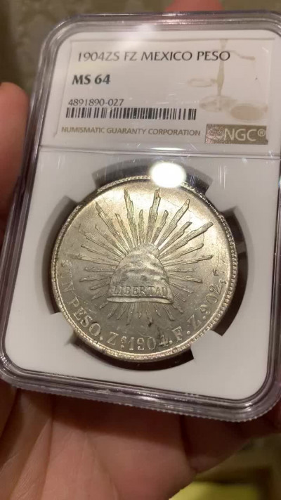 《竞宝斋》钱币微拍-第13场-本周日，周一2场连拍（全场顺丰包邮） NGC-MS64 墨西哥 1904  ZS  1 比索  直边大飞鹰  超级淡彩光  潜力无限