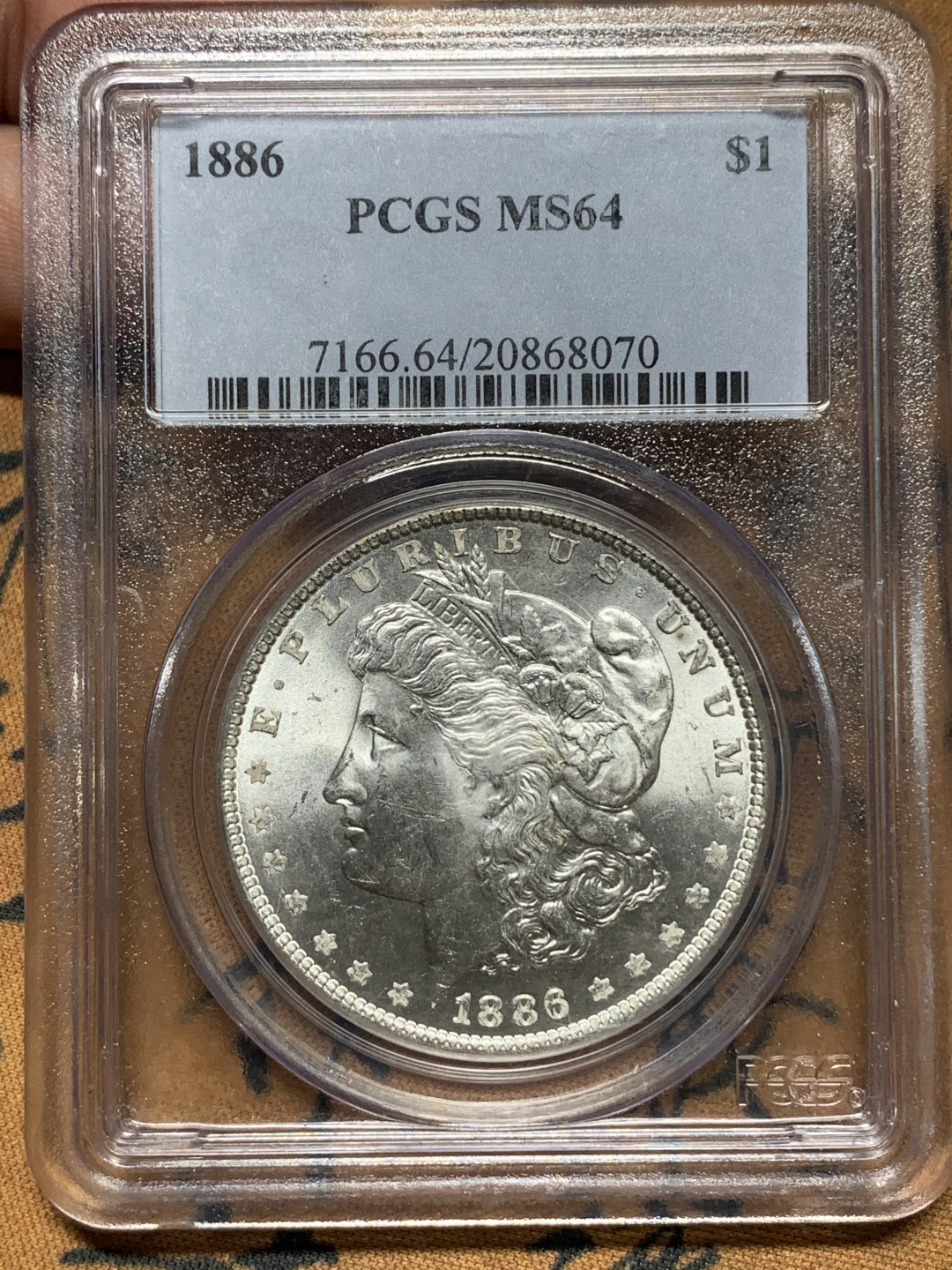 《竞宝斋》钱币微拍-第13场-本周日，周一2场连拍（全场顺丰包邮） pcgs-MS64 美国 1886年 1元摩根银币，原光出厂状态