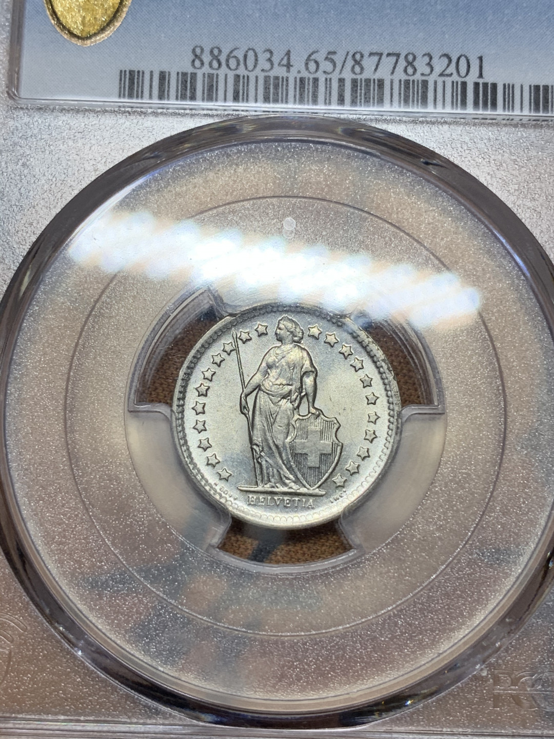 《竞宝斋》钱币微拍-第13场-本周日，周一2场连拍（全场顺丰包邮） PCGS-MS65 瑞士 1967年 1/2法郎 赫尔维蒂亚 雪山女神，沿用了一个多世纪的设计，流通银币版的最后一年。PCGS采用了最新的NFC技术的封装盒，全新的体验。