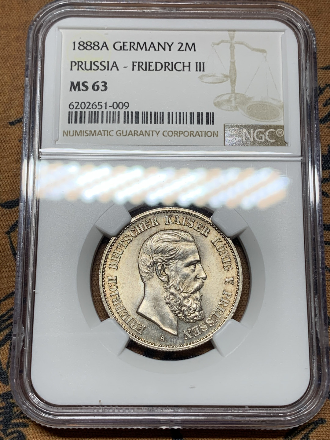 《竞宝斋》钱币微拍-第13场-本周日，周一2场连拍（全场顺丰包邮） NGC-MS63 德国普鲁士 1888年 三皇之年 2马克 银币 带彩转光 顶级品相