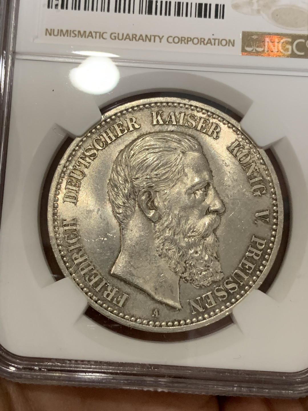 《竞宝斋》钱币微拍-第13场-本周日，周一2场连拍（全场顺丰包邮） NGC-MS63 德国普鲁士 1888年 三皇之年 5马克 银币 带彩转光 顶级品相