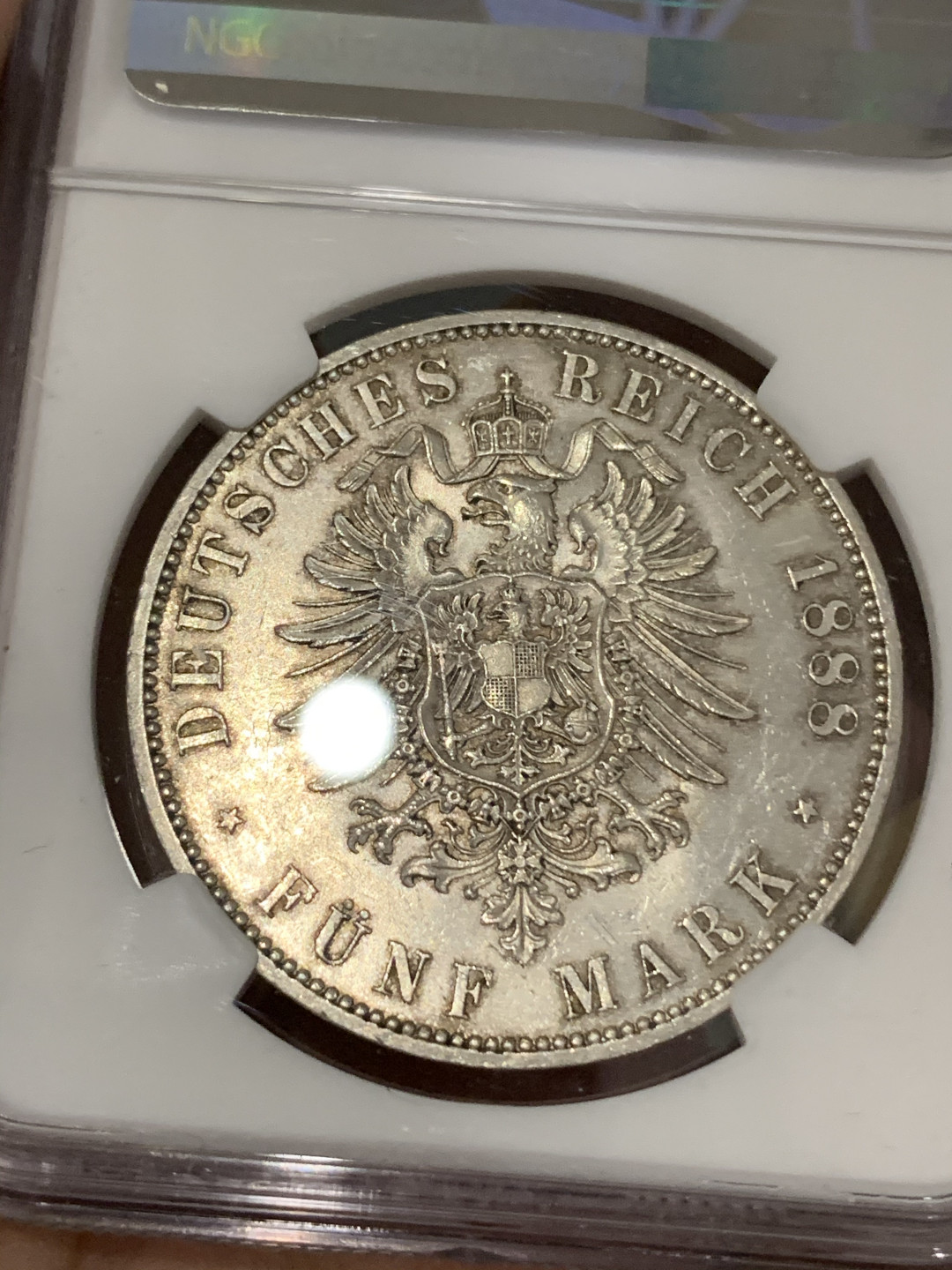 《竞宝斋》钱币微拍-第13场-本周日，周一2场连拍（全场顺丰包邮） NGC-MS63 德国普鲁士 1888年 三皇之年 5马克 银币 带彩转光 顶级品相