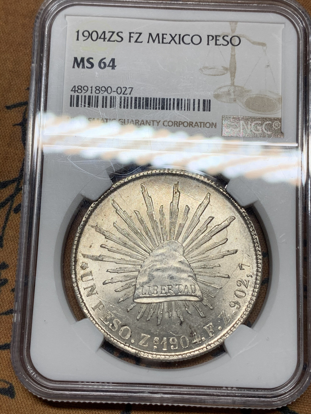 《竞宝斋》钱币微拍-第13场-本周日，周一2场连拍（全场顺丰包邮） NGC-MS64 墨西哥 1904  ZS  1 比索  直边大飞鹰  超级淡彩光  潜力无限