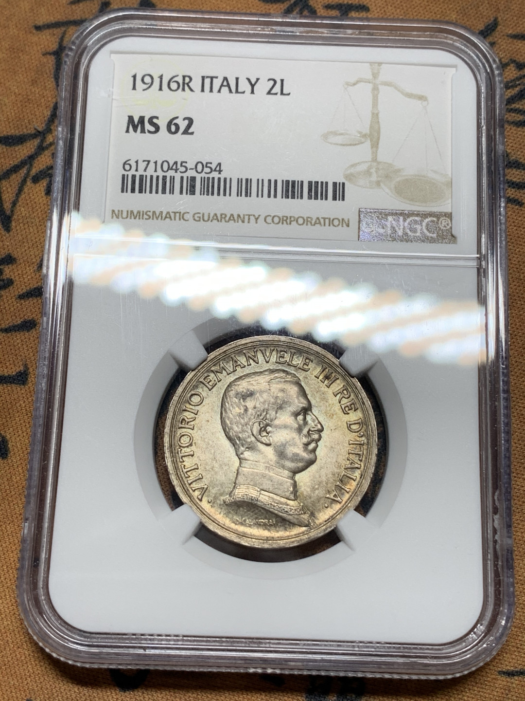 《竞宝斋》钱币微拍-第13场-本周日，周一2场连拍（全场顺丰包邮） NGC-MS62 意大利1916年 2里拉 胜利马车 银币 原味带光