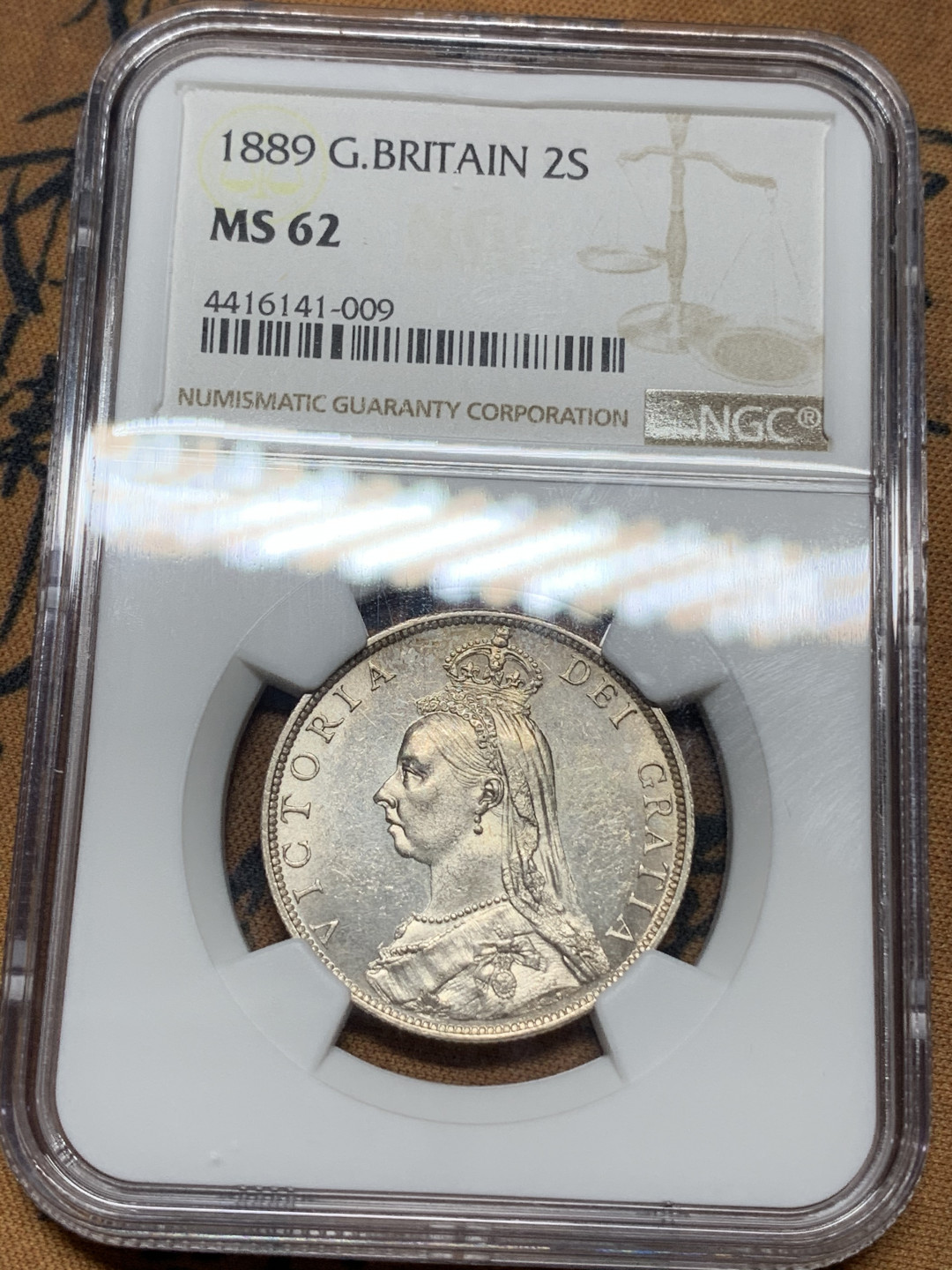 《竞宝斋》钱币微拍-第13场-本周日，周一2场连拍（全场顺丰包邮） NGC MS62 英国1889年2先令 NGC编号：4416141-009