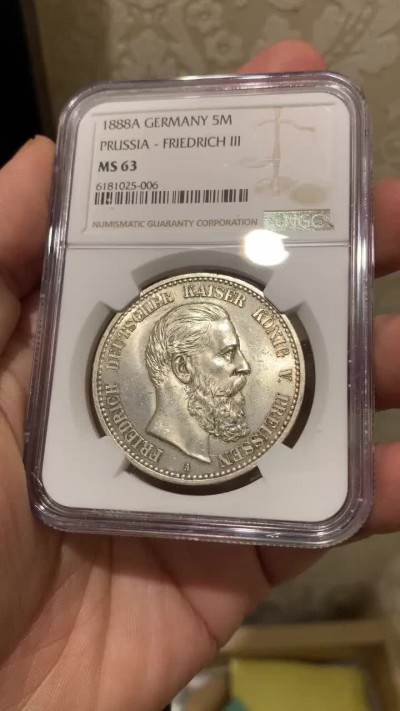《竞宝斋》钱币微拍-第13场-本周日，周一2场连拍（全场顺丰包邮） NGC-MS63 德国普鲁士 1888年 三皇之年 5马克 银币 带彩转光 顶级品相