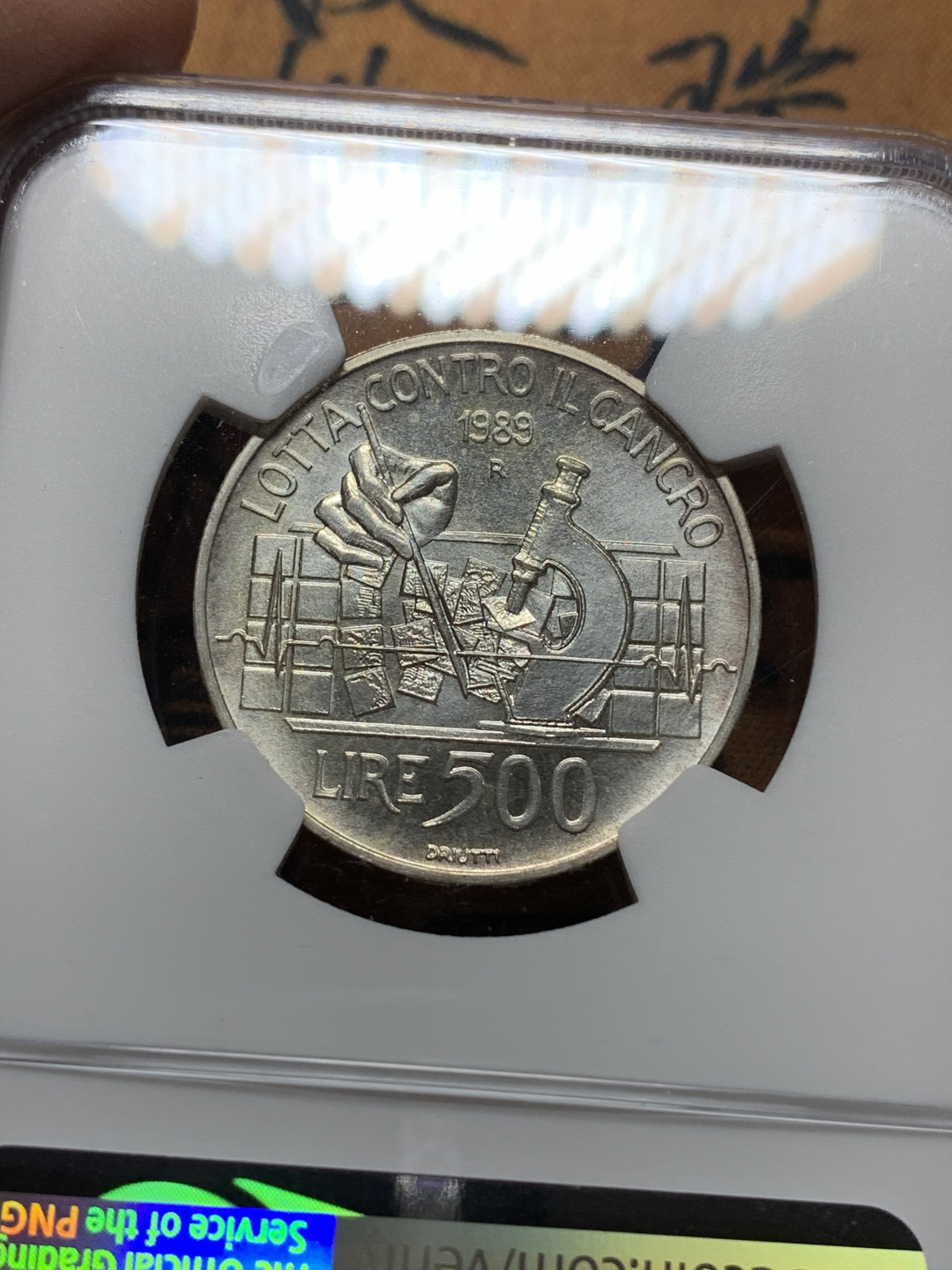 《竞宝斋》钱币微拍-第13场-本周日，周一2场连拍（全场顺丰包邮） NGC-MS64 意大利 1989年 500里拉银币 医学女神 设计精美