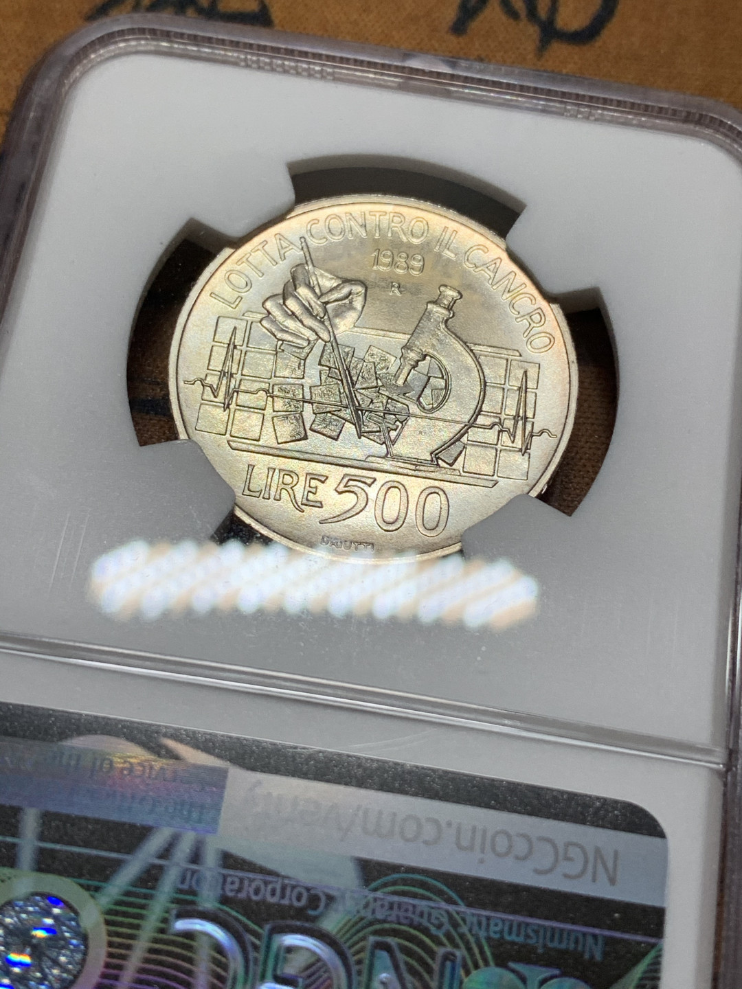 《竞宝斋》钱币微拍-第13场-本周日，周一2场连拍（全场顺丰包邮） NGC-MS64 意大利 1989年 500里拉银币 医学女神 设计精美